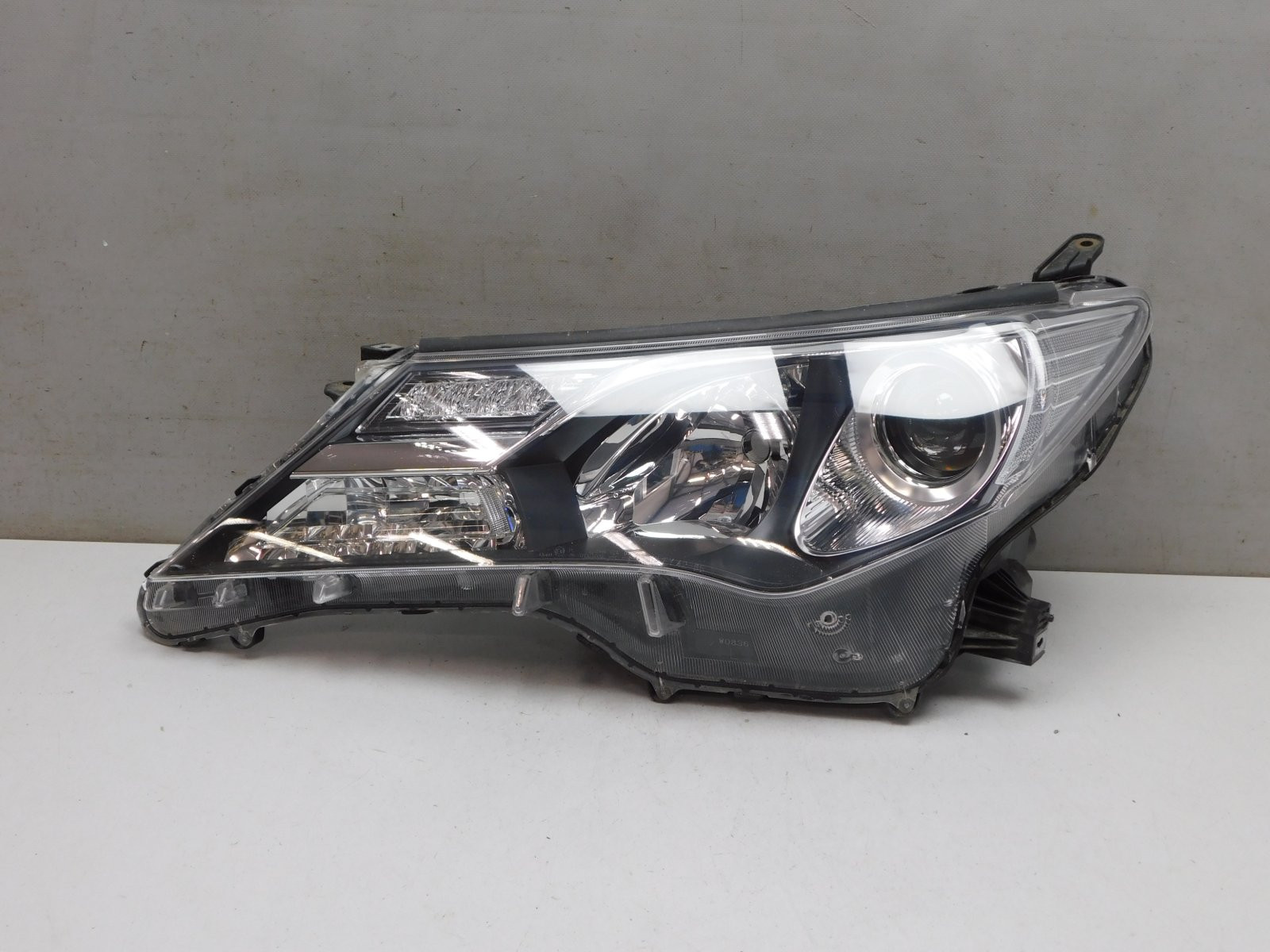 Фара левая Toyota RAV 4 2013-2019