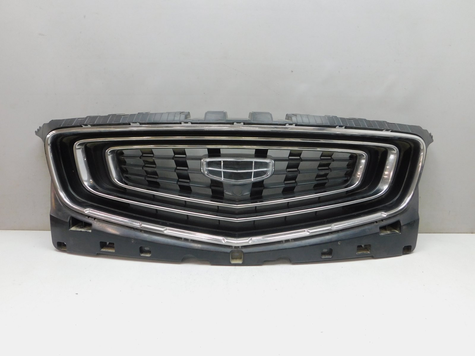 Решетка радиатора Geely Atlas Pro 2021>