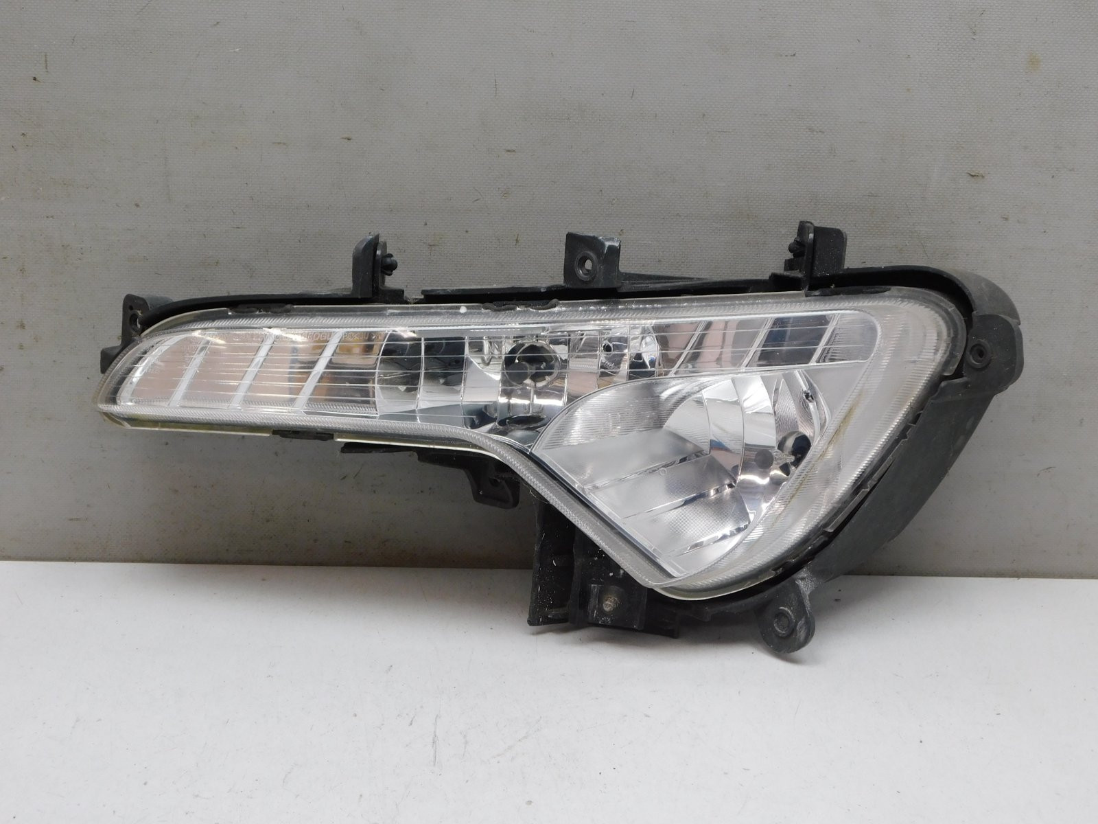 Фара противотуманная левая Kia Sportage 2010-2015