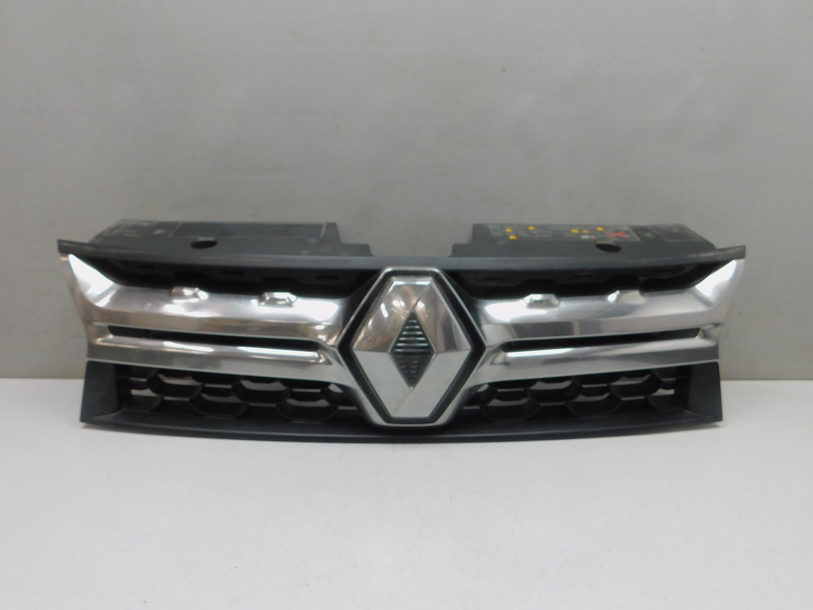 Решетка радиатора Renault Duster 2011>