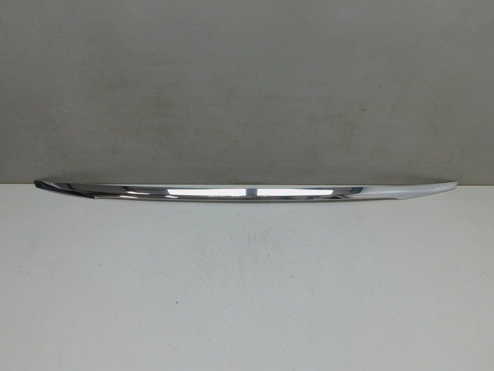 Молдинг крышки багажника Mercedes-Benz C-Klasse W205 2013>