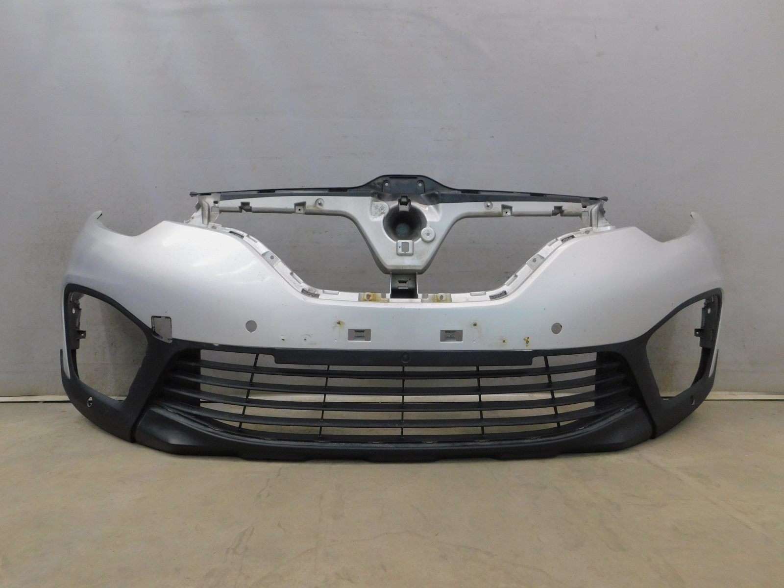 Бампер передний Renault Kaptur 2016>