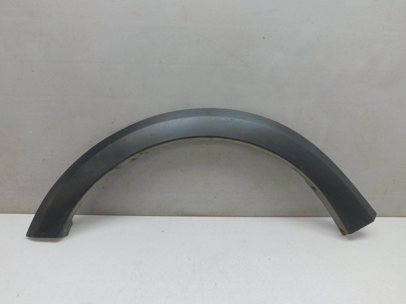 Накладка крыла переднего левого Renault Sandero 2014>