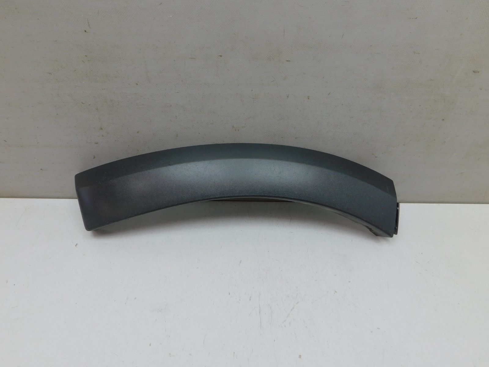 Накладка переднего бампера Renault Sandero 2014>