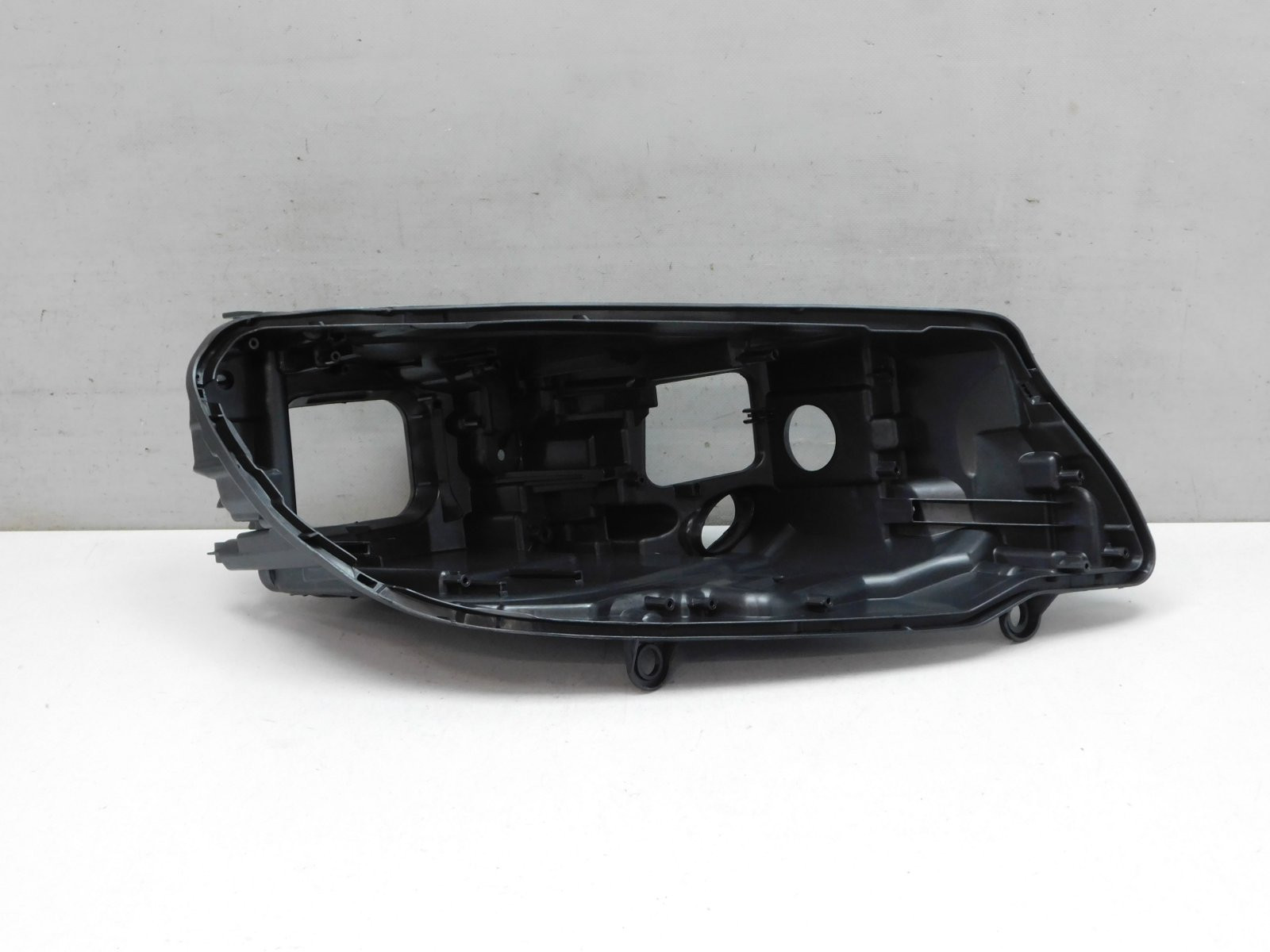 Корпус фары правой Volkswagen Touareg 2010>