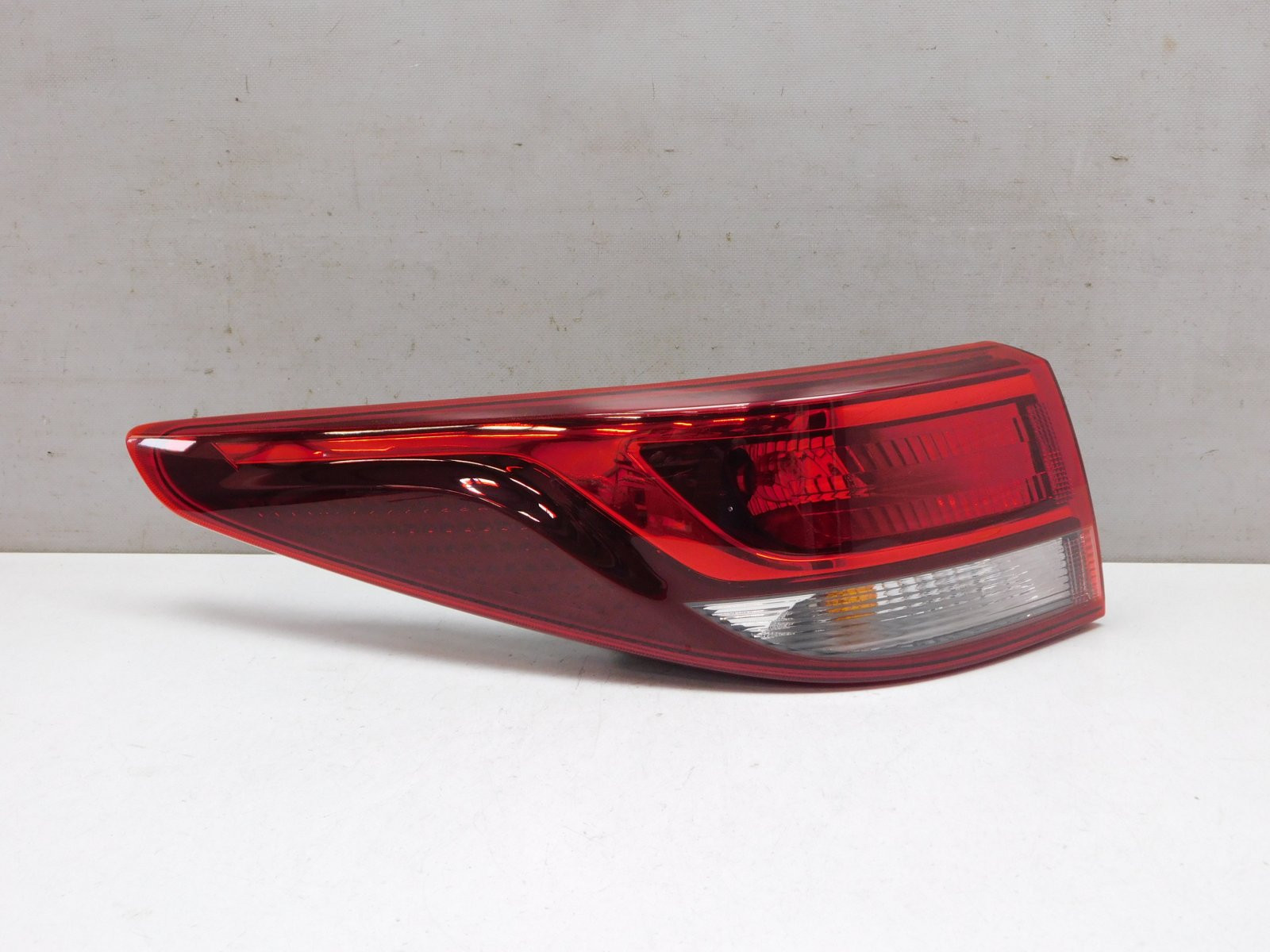 Фонарь задний наружный левый Kia Rio 2017>