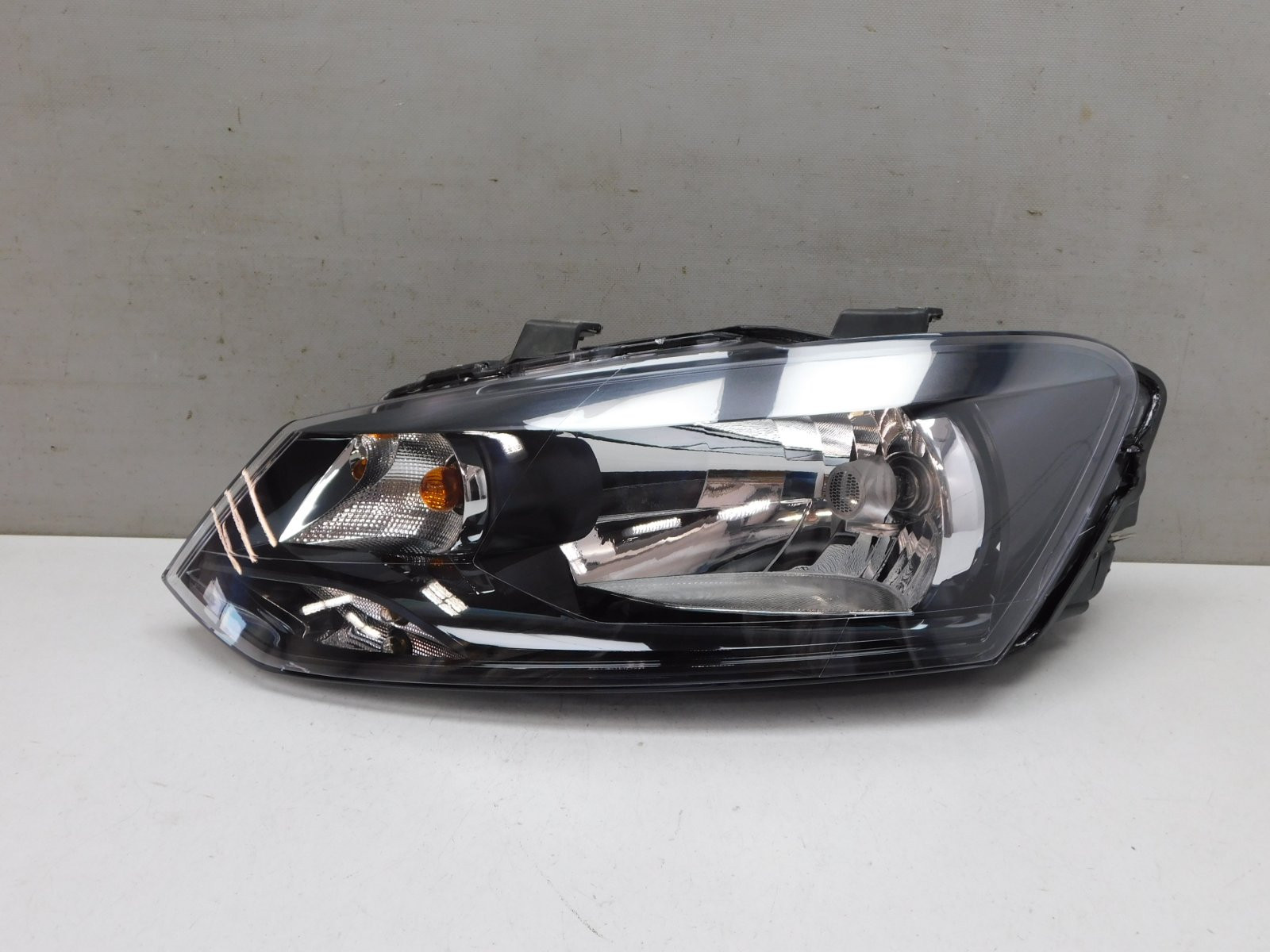 Фара левая Volkswagen Polo V  2009>