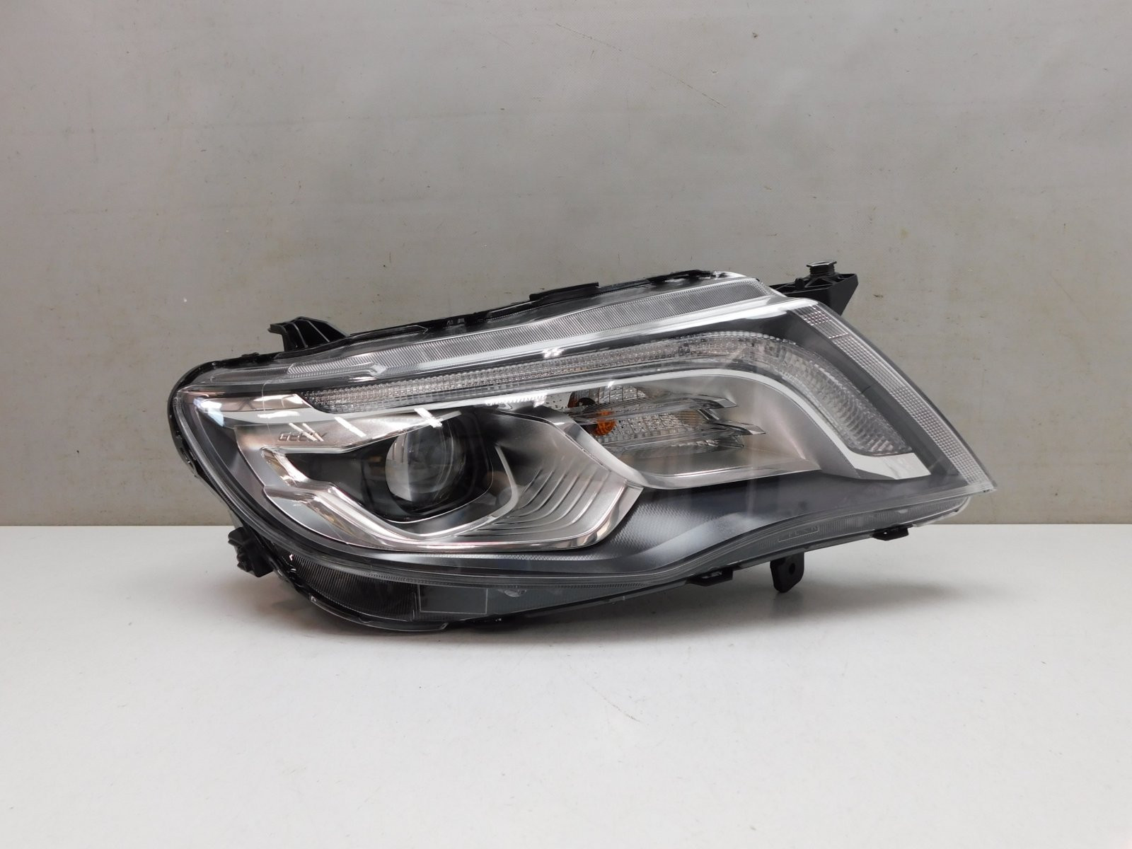 Фара правая Geely Atlas 2017>