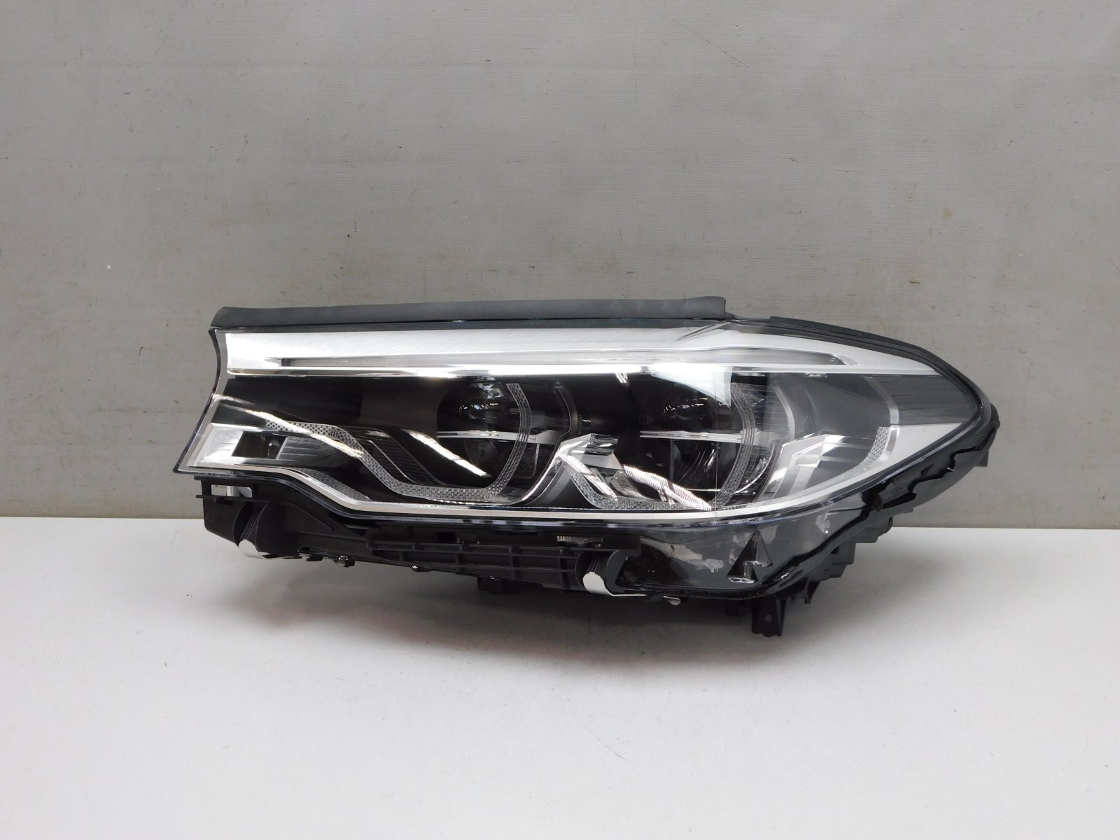 Фара левая BMW 5-серия G30 2016>