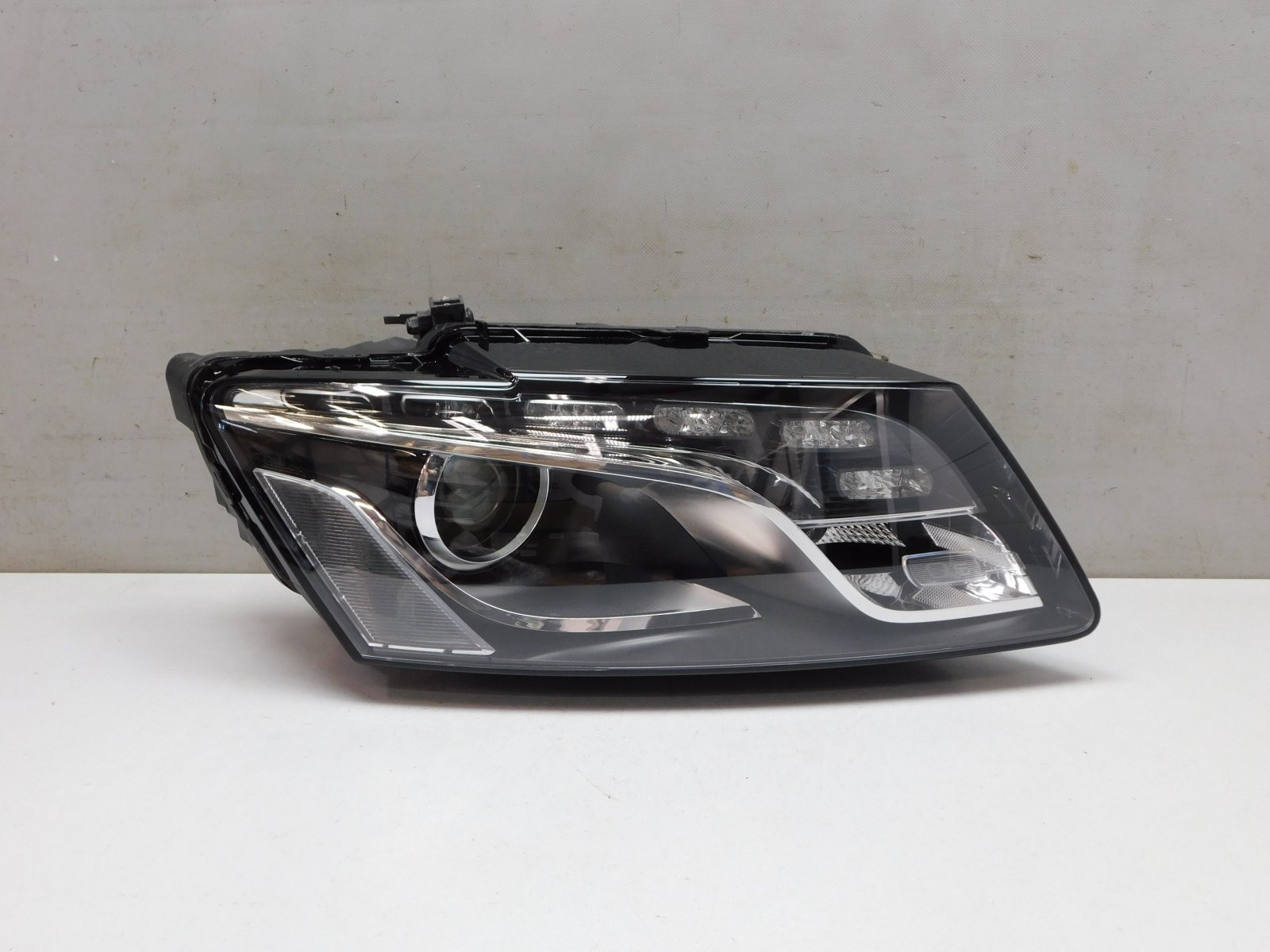 Фара правая Audi Q5 2008-2017