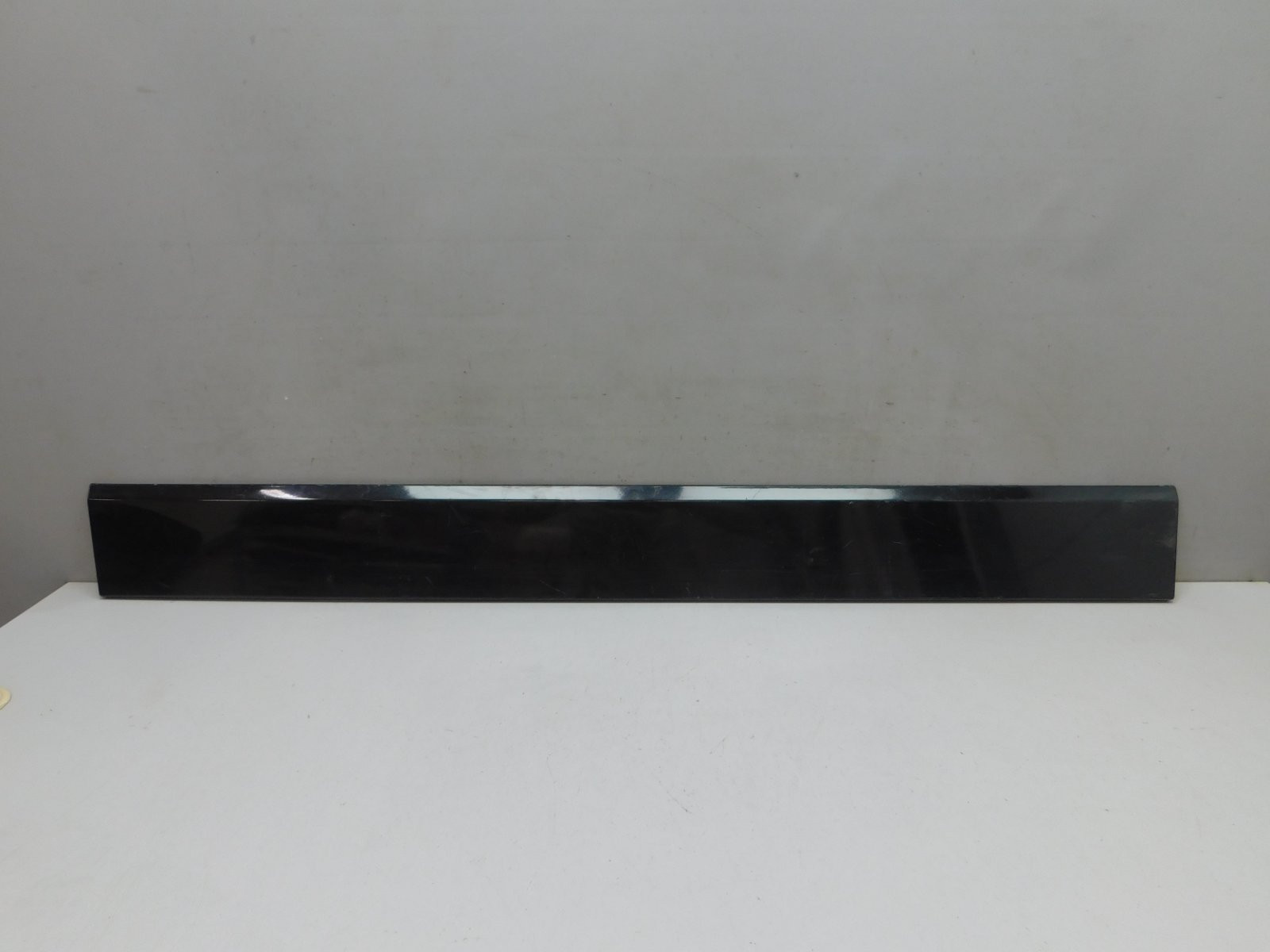 Накладка двери багажника Land Rover Discovery IV 2009>