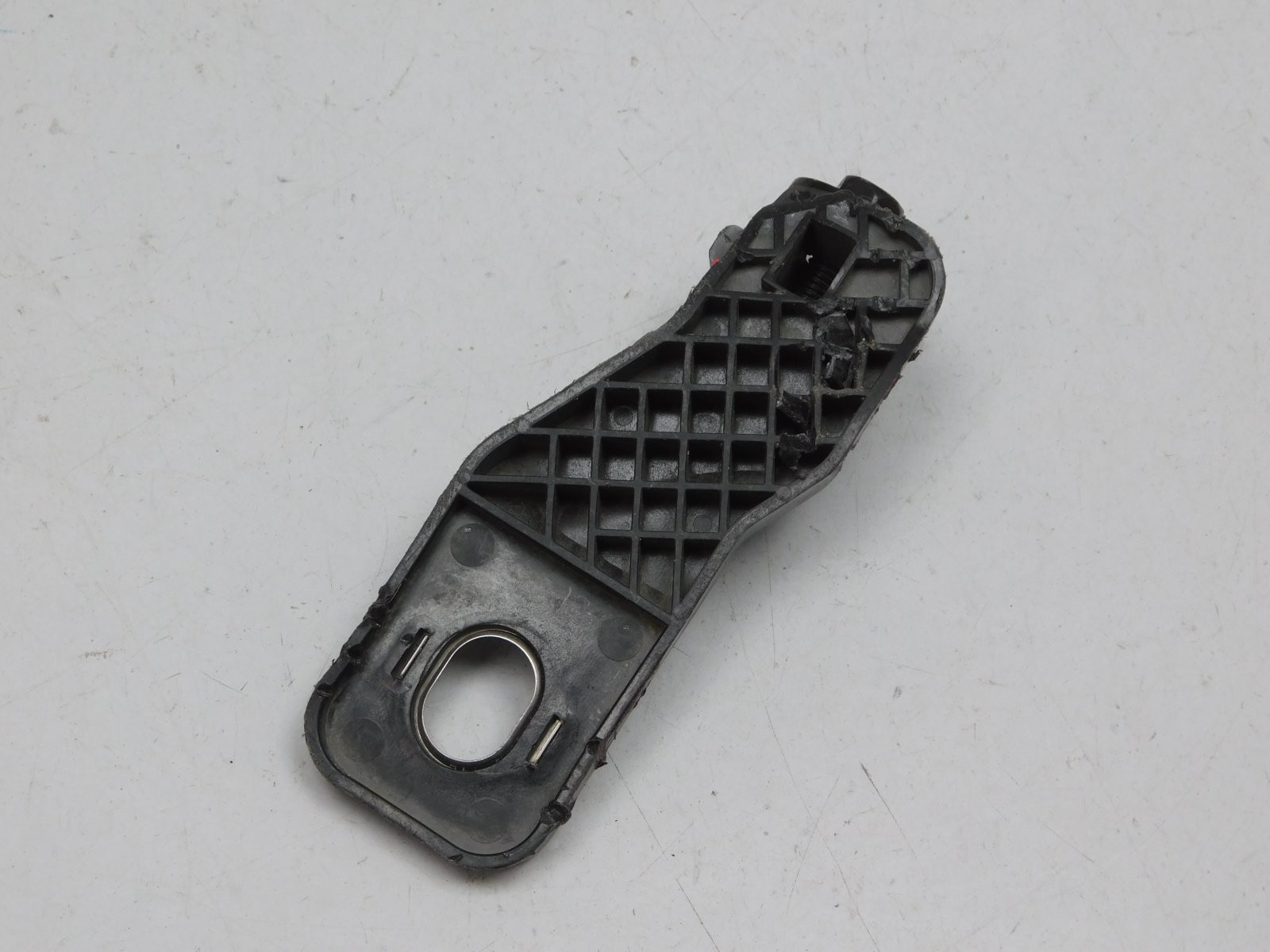 Крепеж фары Audi Q3 2012-2018