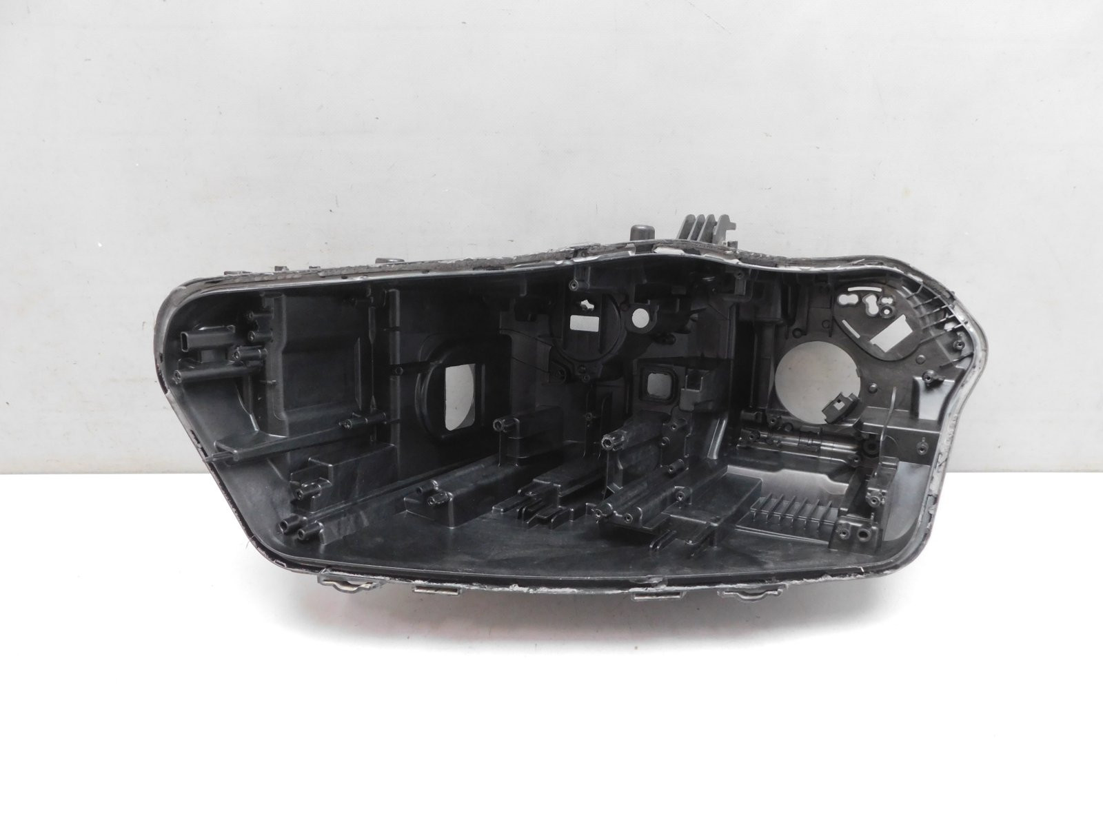 Корпус фары левой BMW X5 G05 2018>