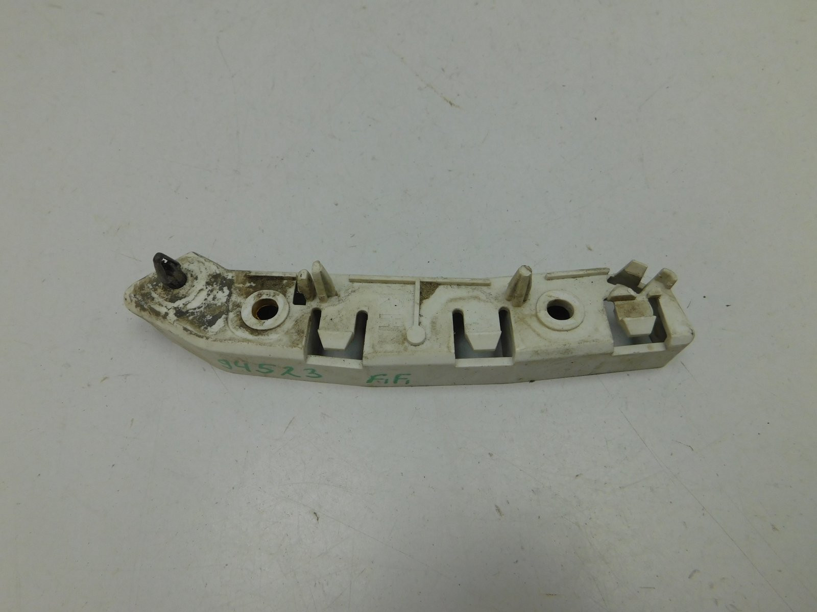 Направляющая переднего бампера Ford Focus III 2011>