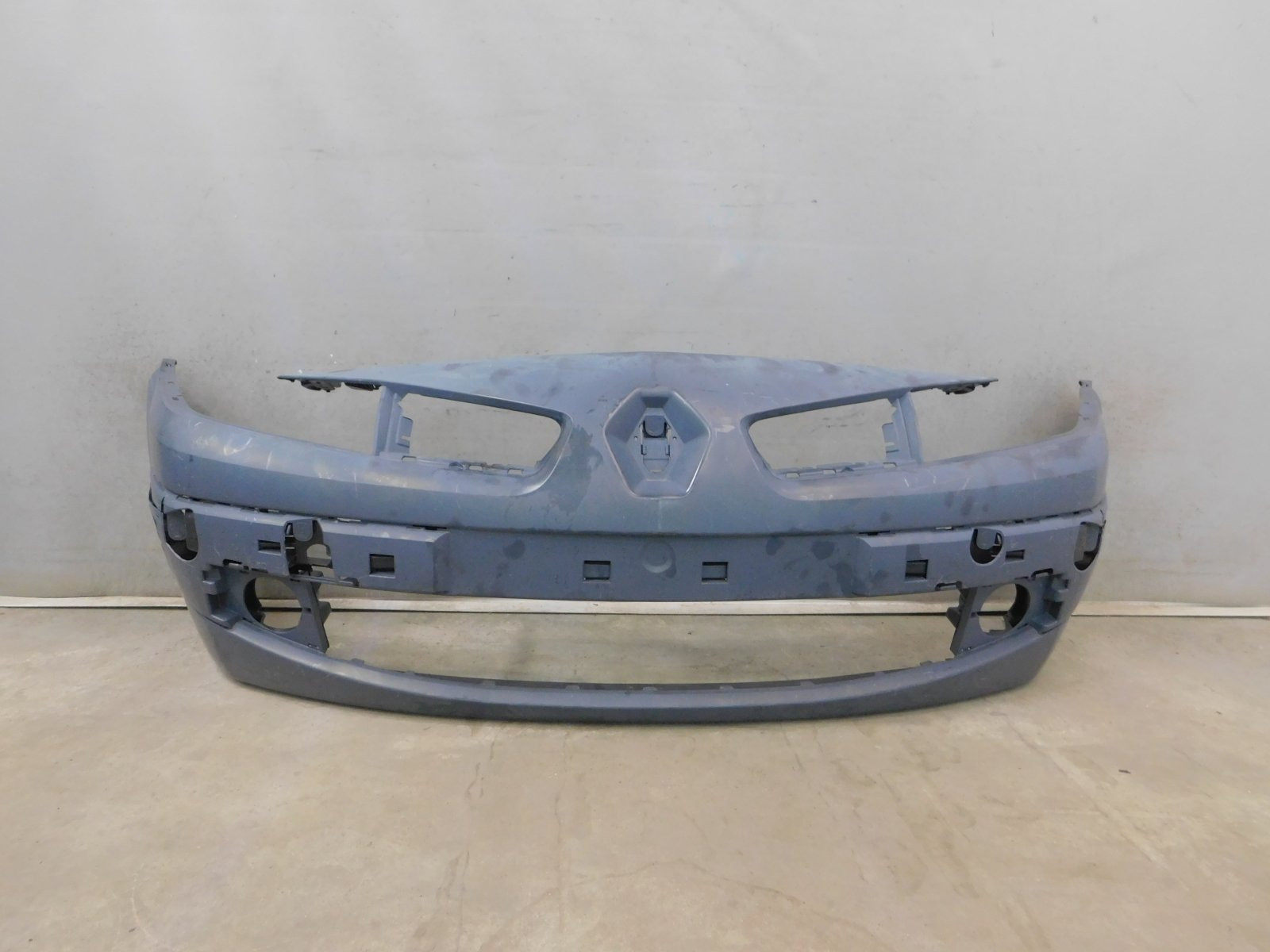Бампер передний Renault Megane II 2002-2009