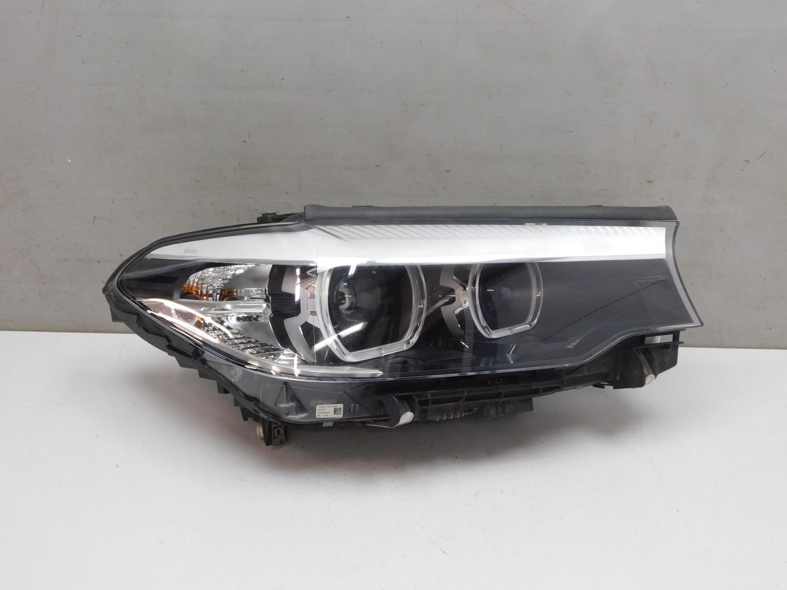 Фара правая BMW 5-серия G30 2016>
