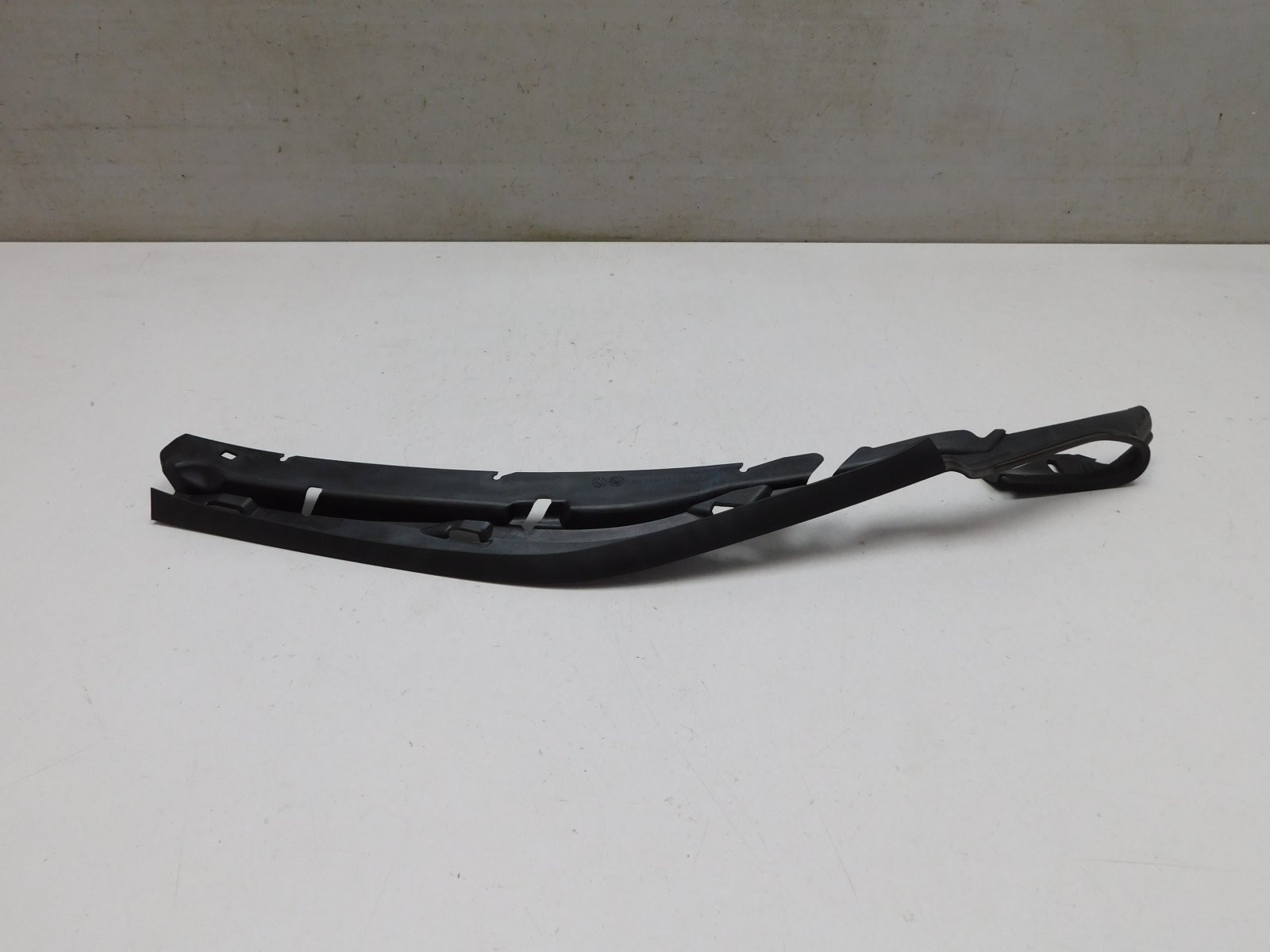 Уплотнитель фары BMW 6-серия Gran Turismo G32 2017>