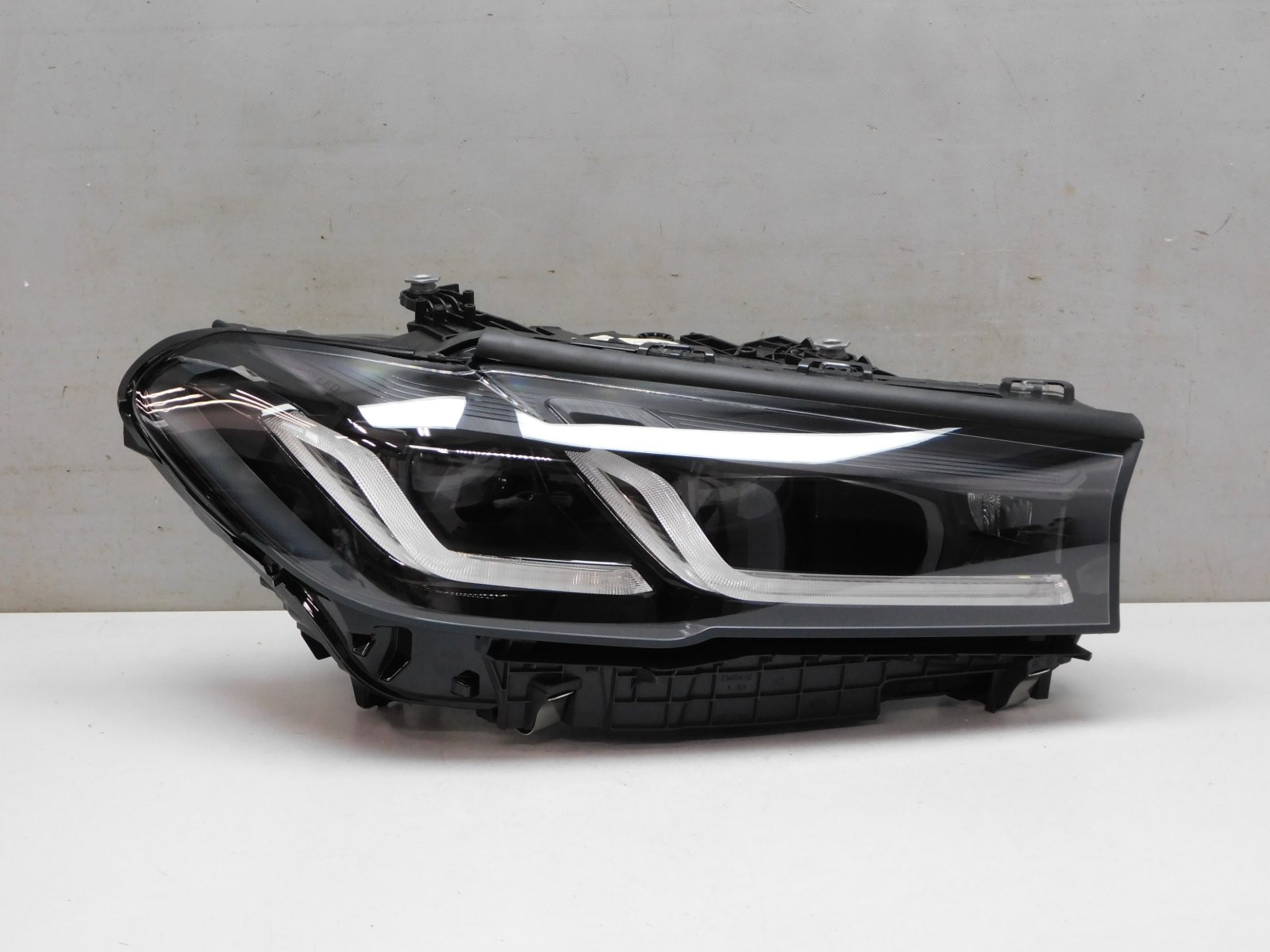 Фара правая BMW 5-серия G30 2016>