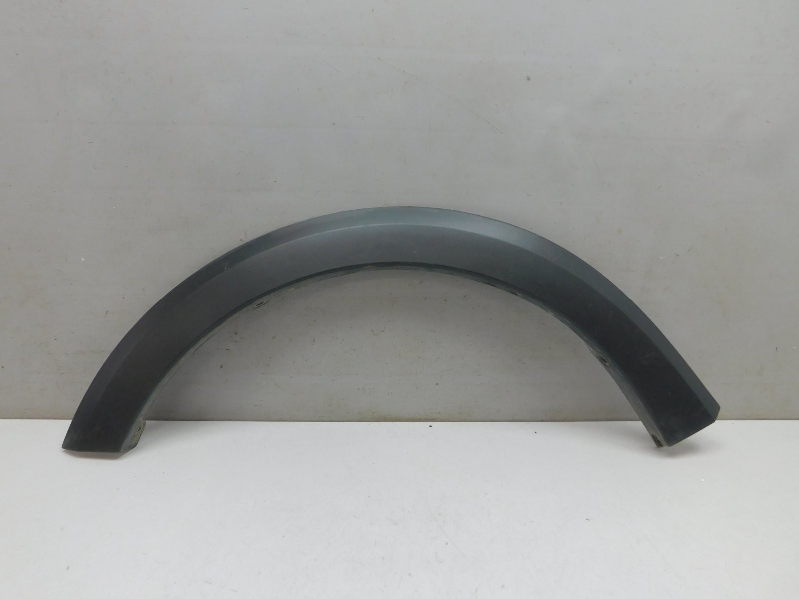 Накладка крыла переднего левого Renault Sandero 2014>