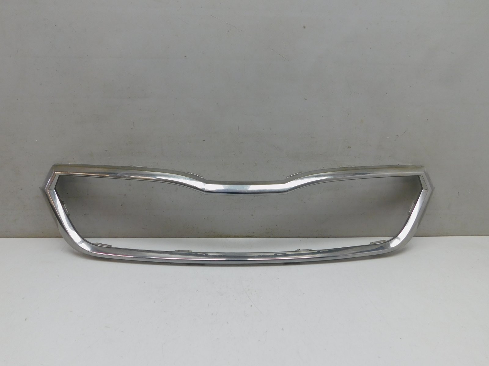 Накладка на решетку радиатора Skoda Rapid 2020>