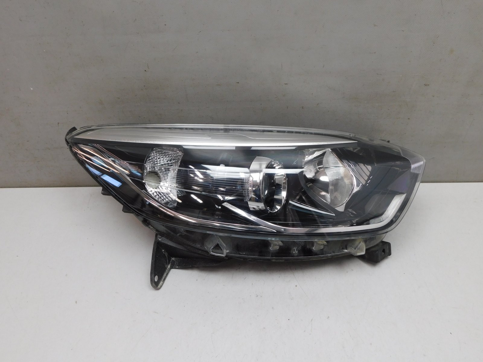 Фара правая Renault Kaptur 2016>