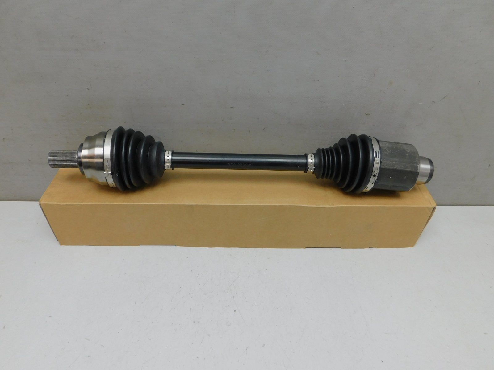 Полуось левая (привод) Zeekr 001 2021>