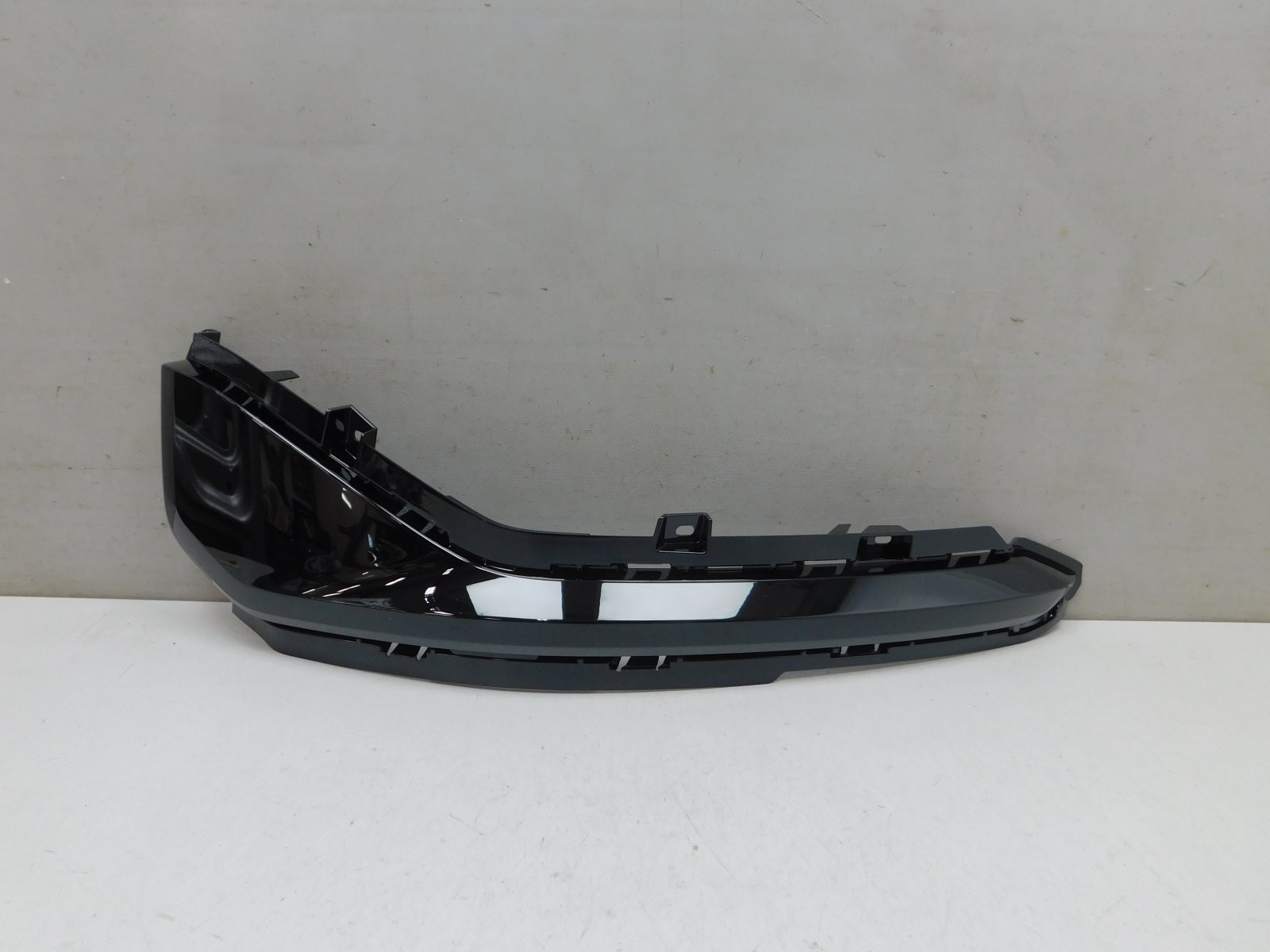 Накладка заднего бампера правая Zeekr 001 2021>