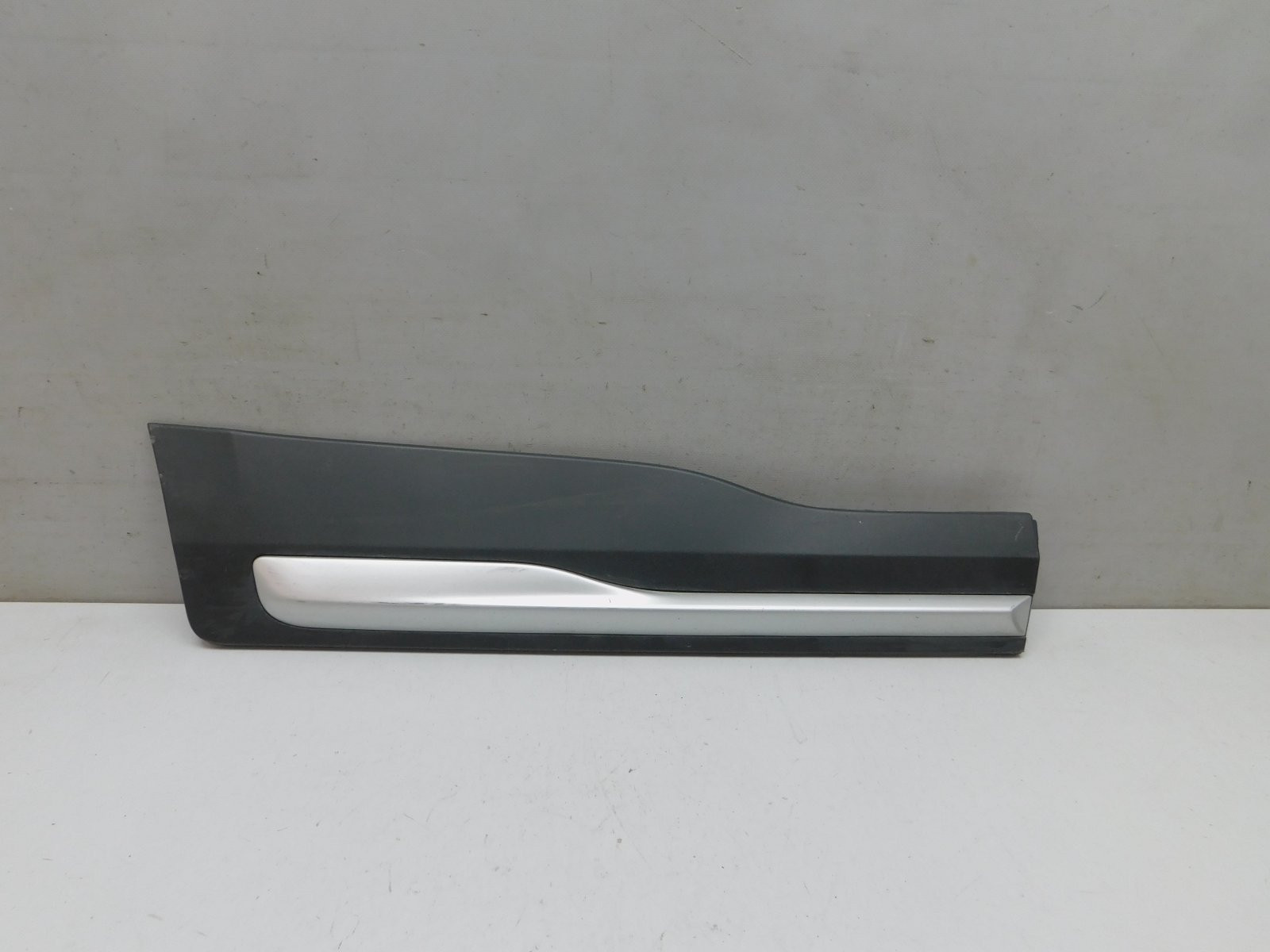 Накладка двери задней правой Geely Atlas 2017>