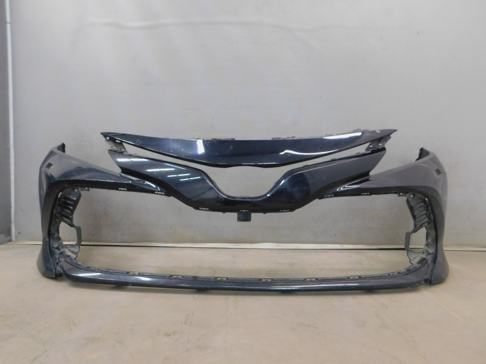 Бампер передний Toyota Camry V70 2017>