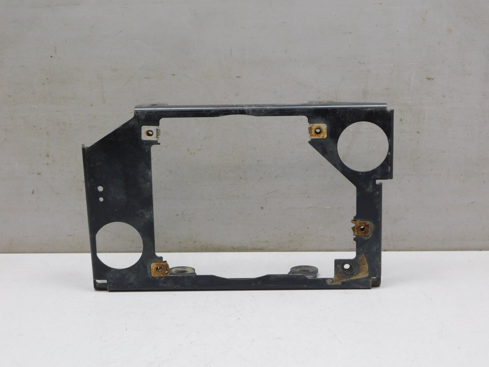 Кронштейн радиатора Mercedes-Benz G-Klasse W463 1989>