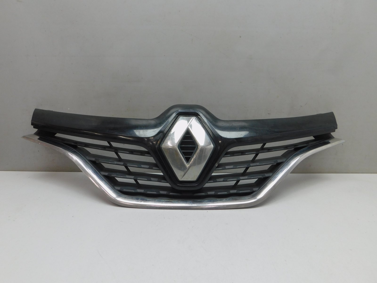 Решетка радиатора Renault Kaptur 2016>