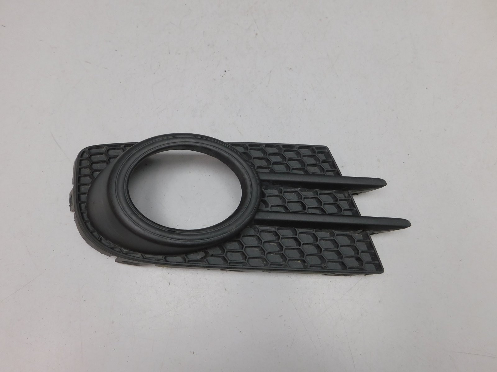 Решетка в бампер правая Volkswagen Tiguan 2007-2017