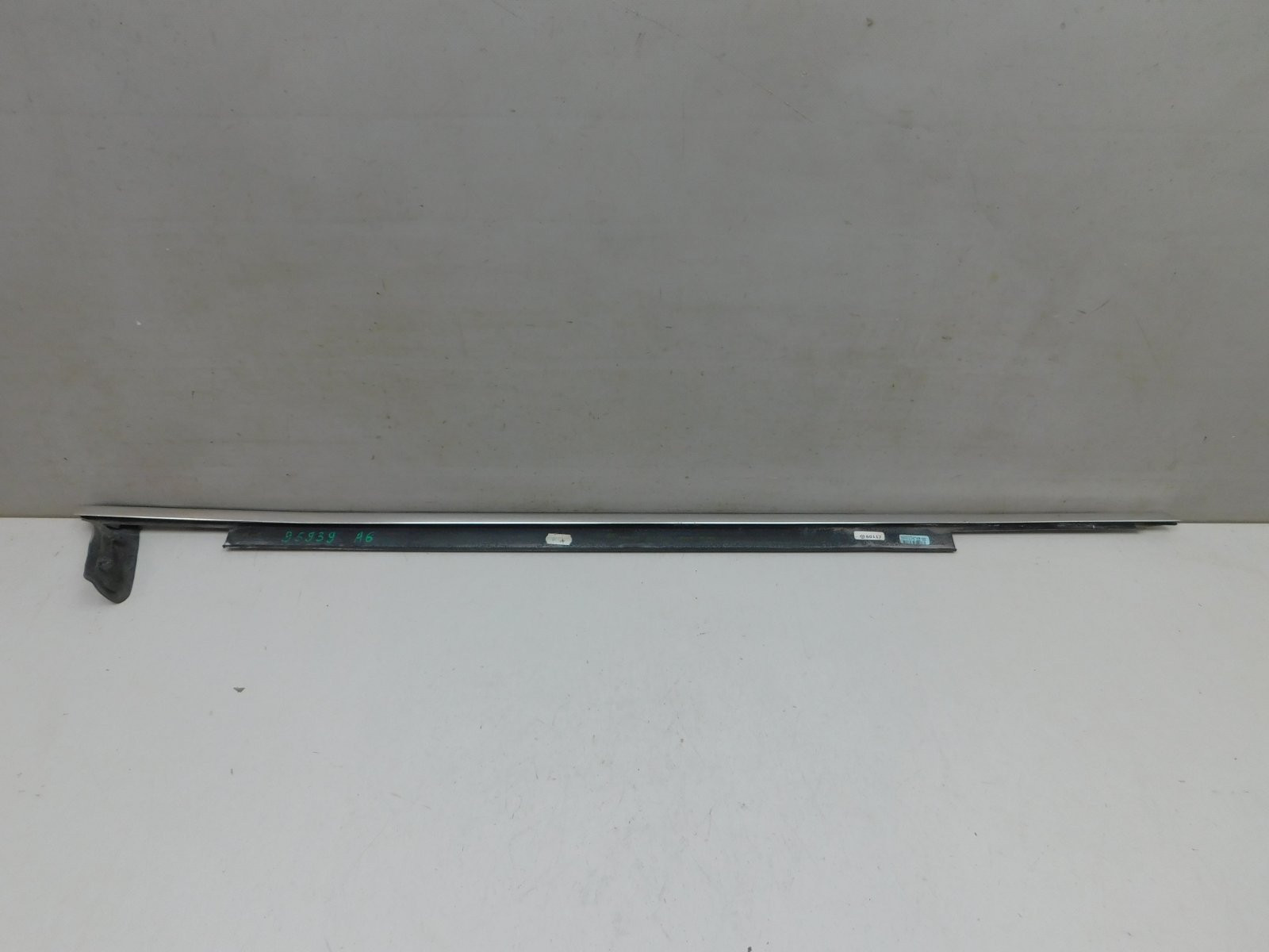 Накладка стекла переднего правог Audi A6 [C7,4G] 2011-2018