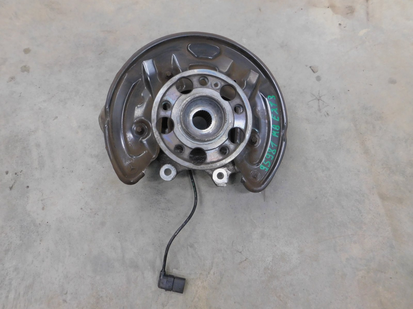 Кулак поворотный задний левый Mercedes-Benz E-Klasse W213 2016>