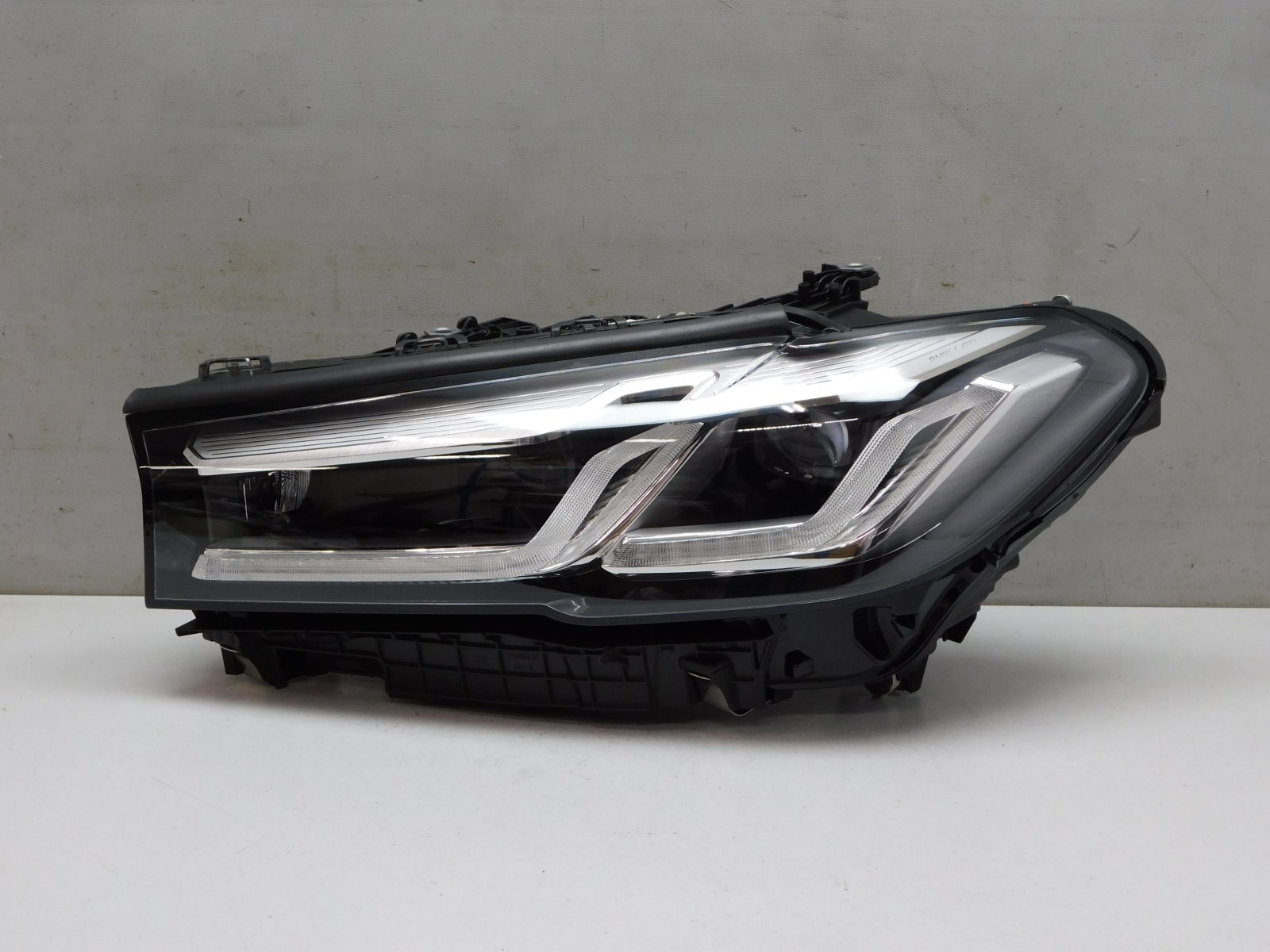 Фара левая BMW 5-серия G30 2016>