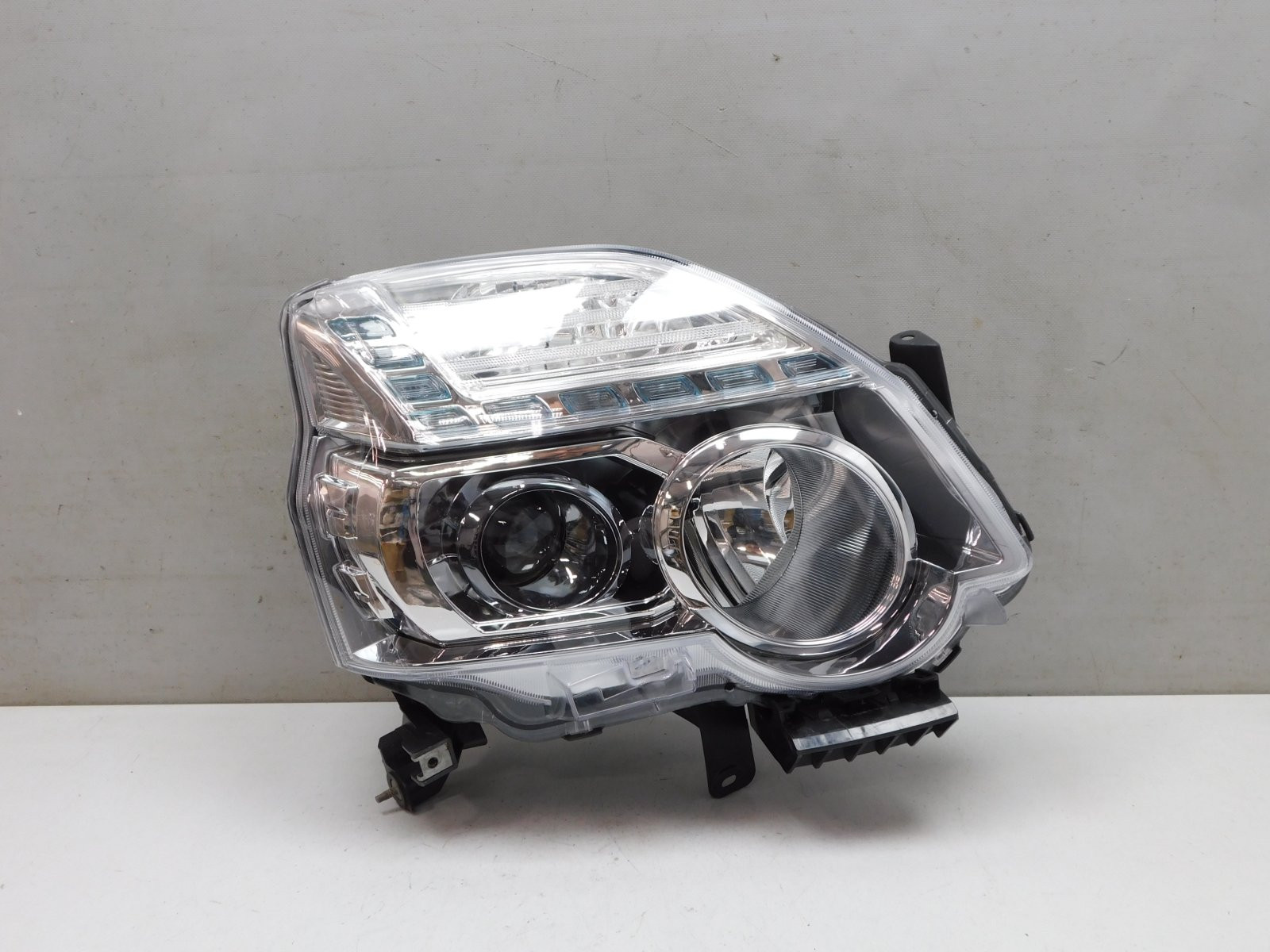 Фара правая Nissan X-Trail (T31) 2007-2014