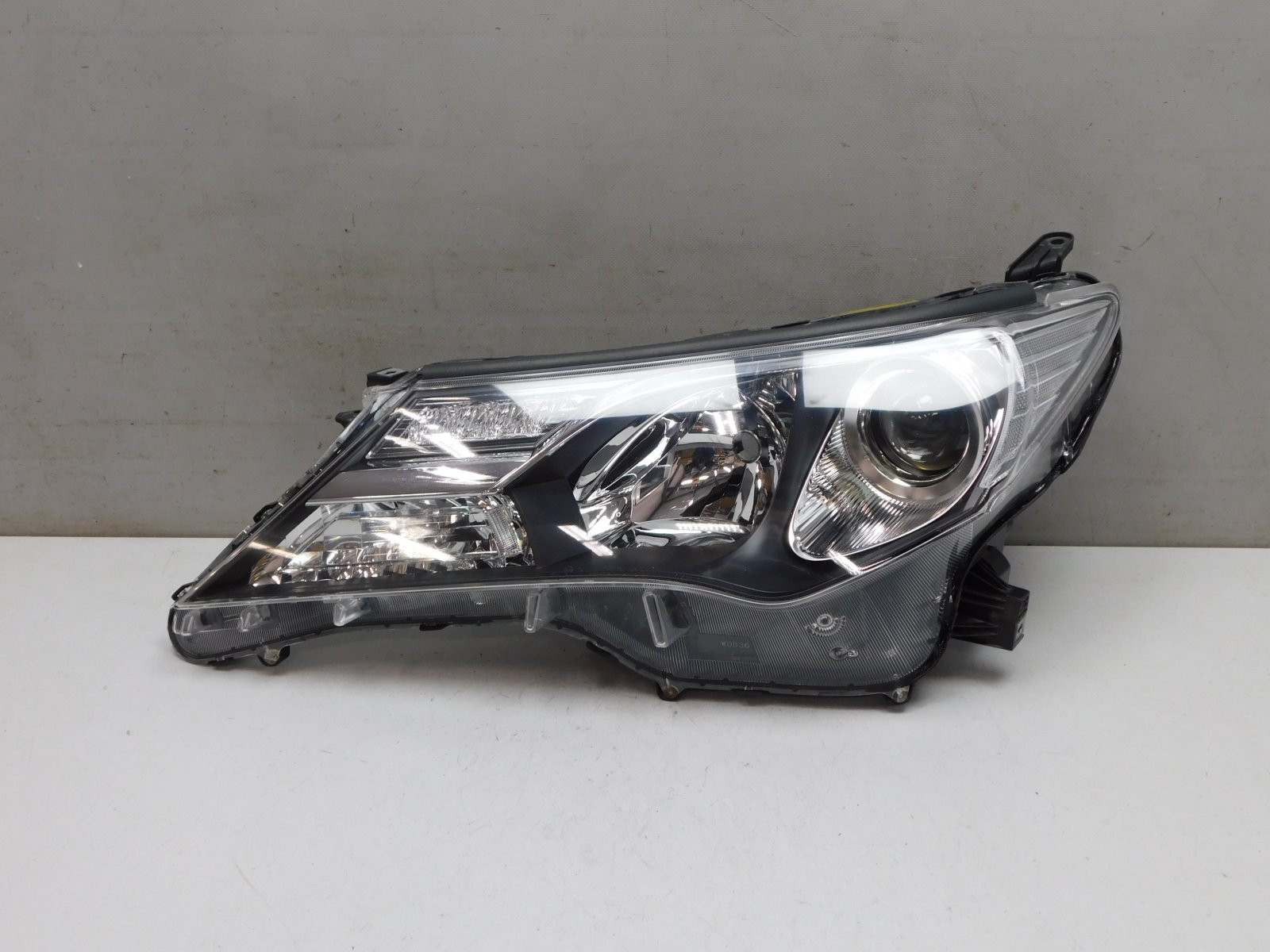 Фара левая Toyota RAV 4 2013-2019