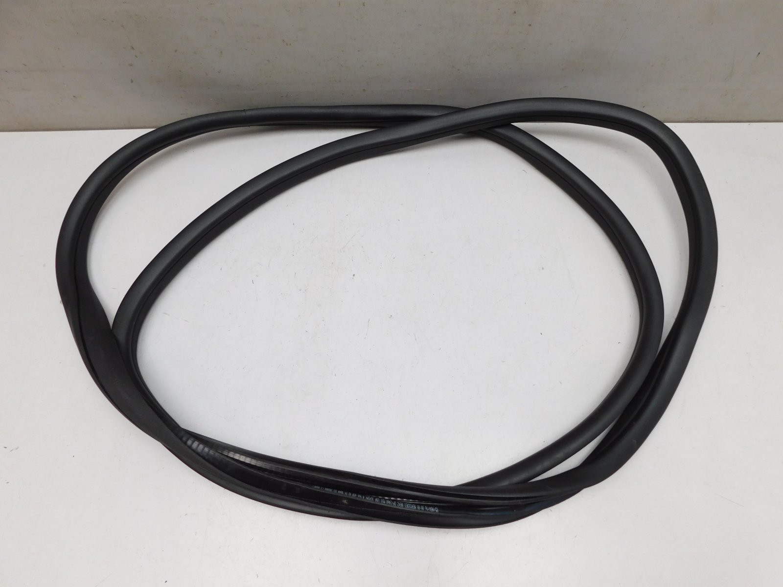 Уплотнитель двери Mercedes-Benz GL/GLS-klasse X166 2012>