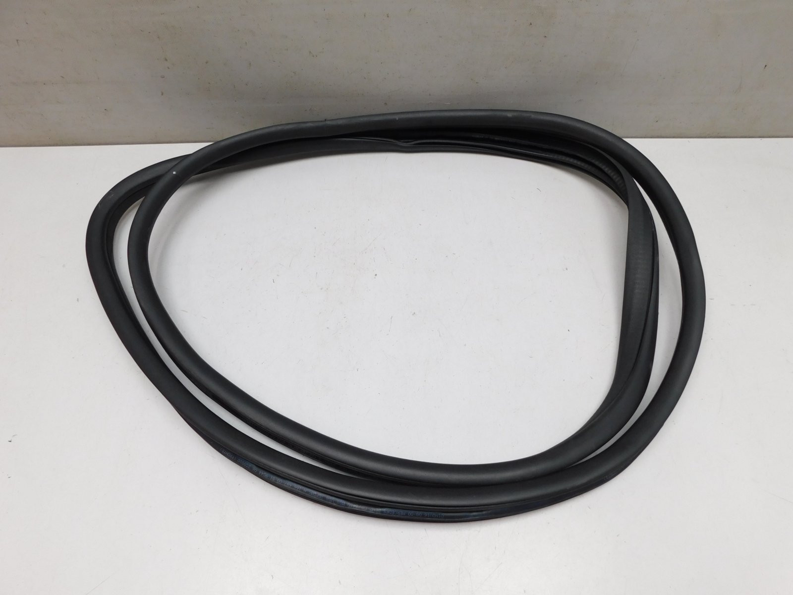 Уплотнитель двери Mercedes-Benz GL/GLS-klasse X166 2012>