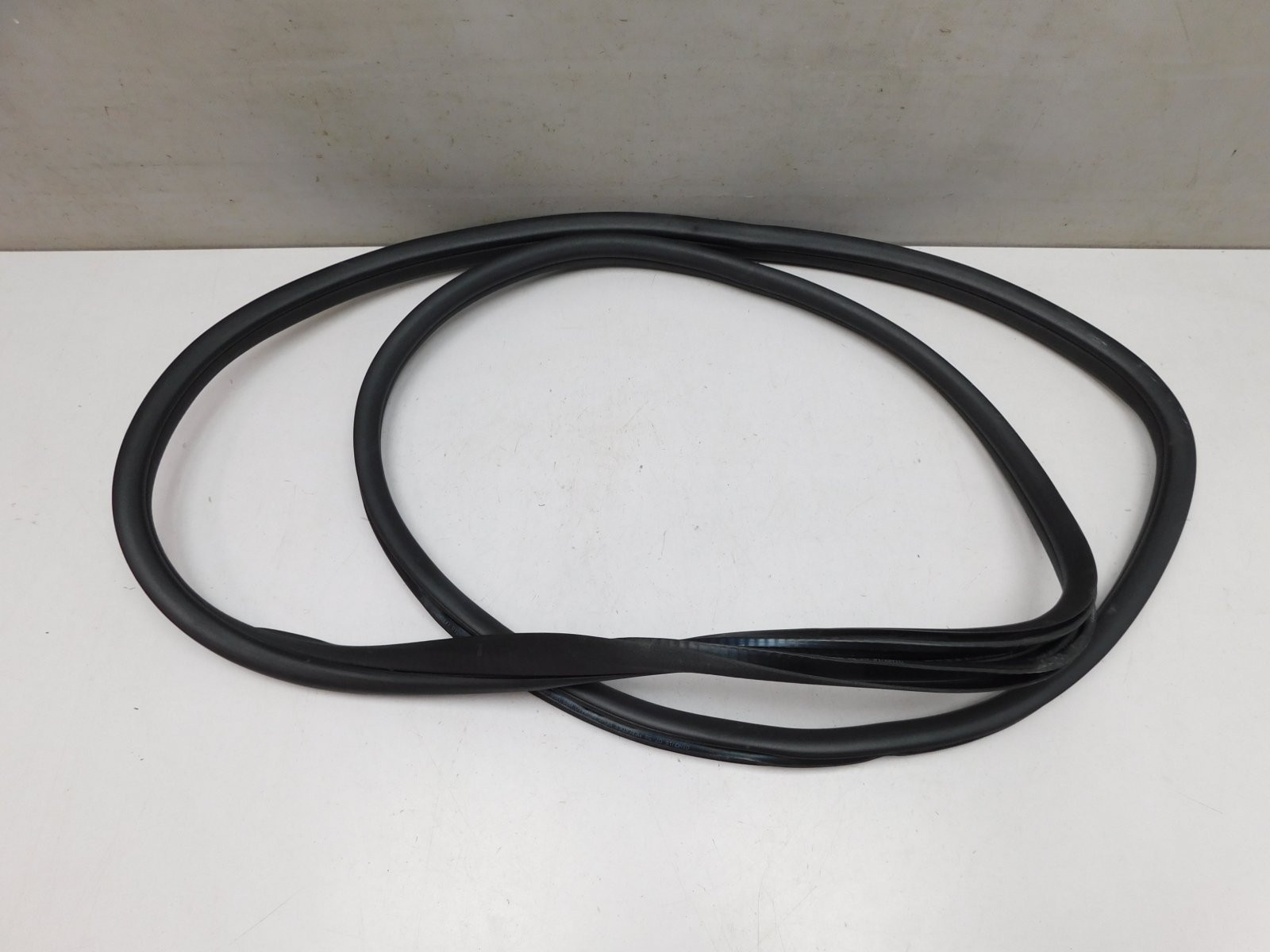 Уплотнитель двери Mercedes-Benz GL/GLS-klasse X166 2012>