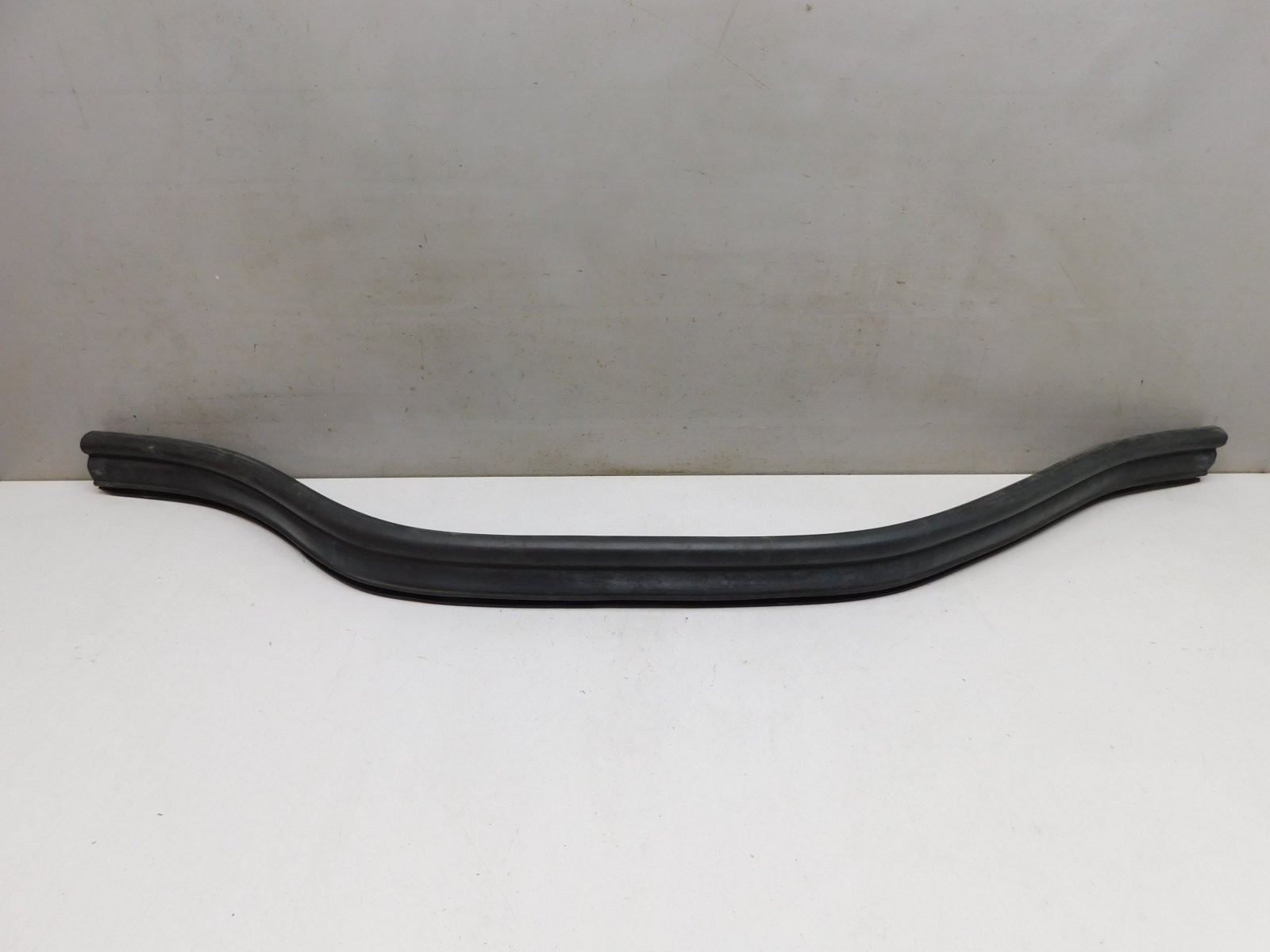 Уплотнитель капота Mercedes-Benz M-Klasse (ML/GLE) W166 2011>