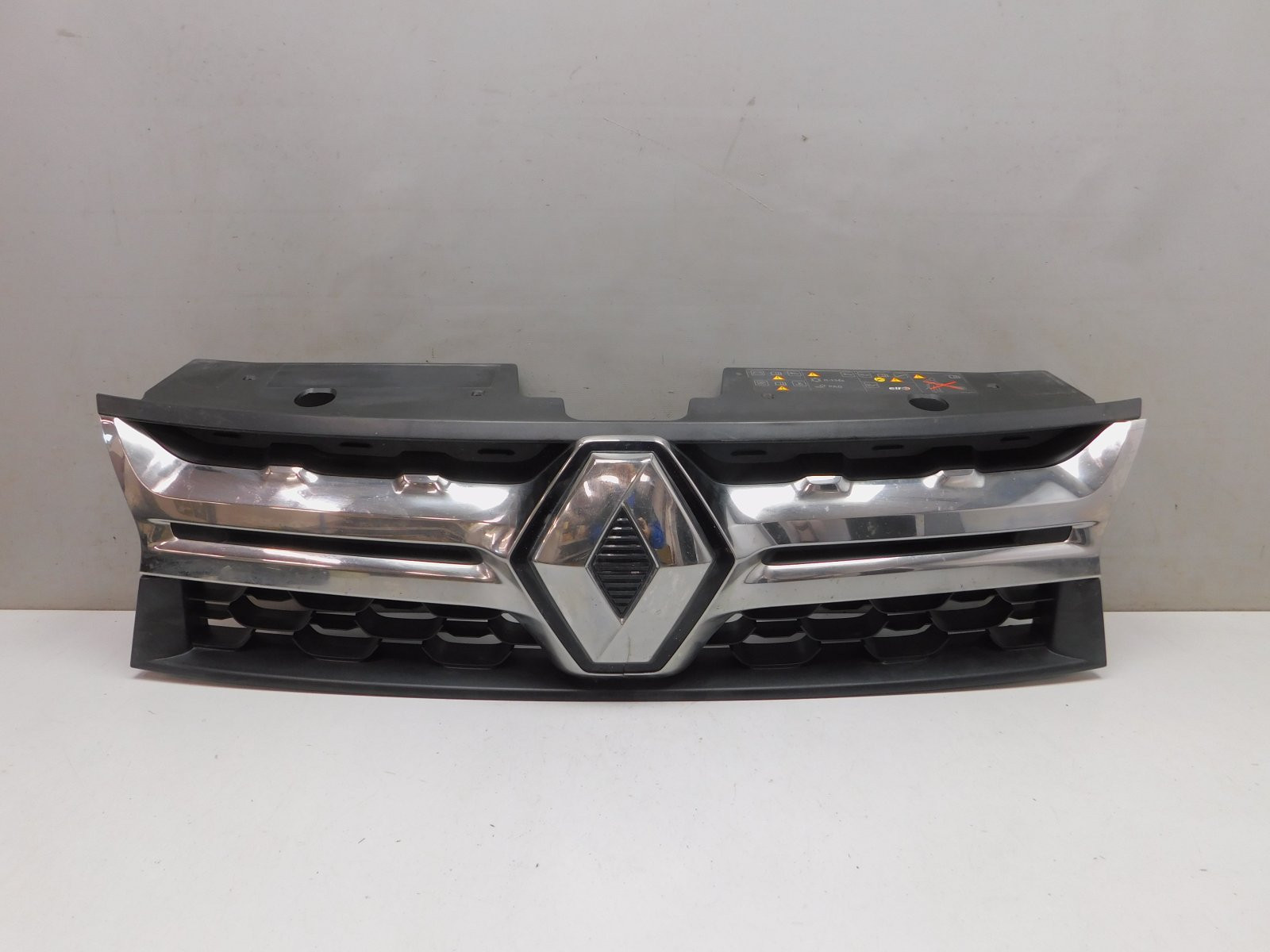 Решетка радиатора Renault Duster 2011>