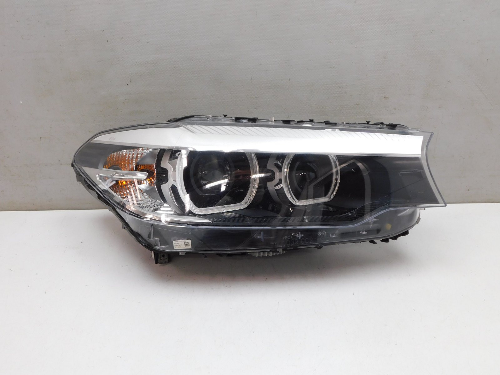 Фара правая BMW 5-серия G30 2016>