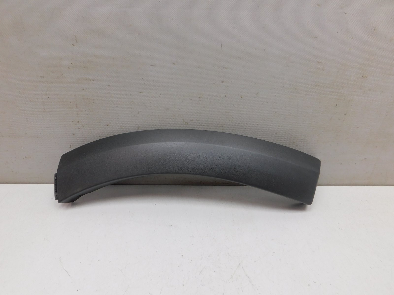 Накладка переднего бампера Renault Sandero 2014>