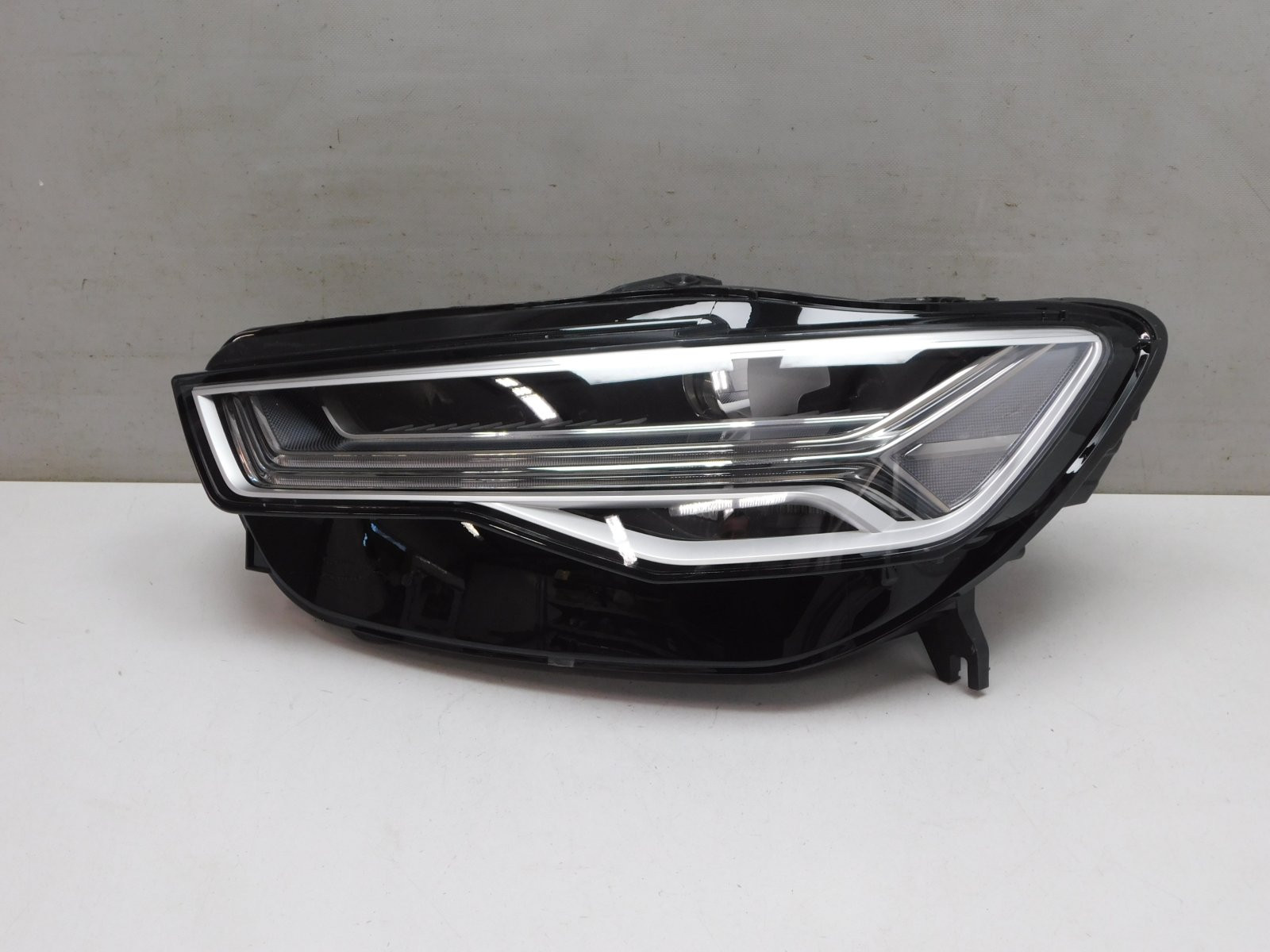 Фара левая Audi A6 [C7,4G] 2011-2018