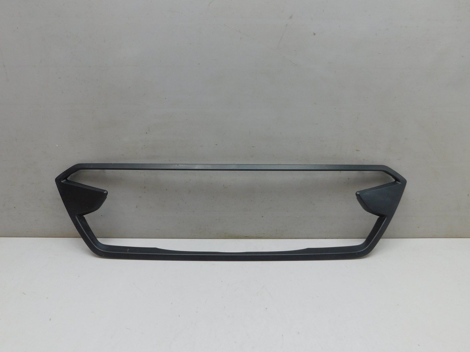 Накладка на решетку радиатора Subaru XV 2017>