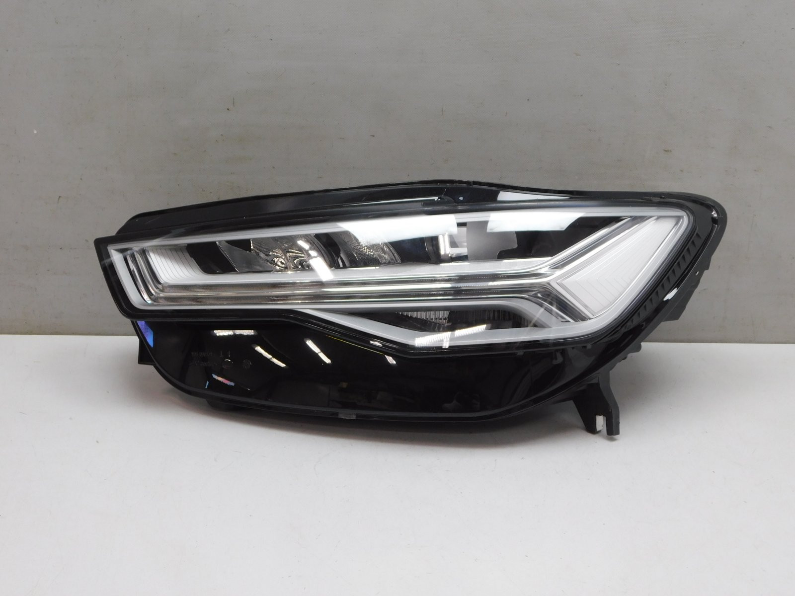 Фара левая Audi A6 [C7,4G] 2011-2018