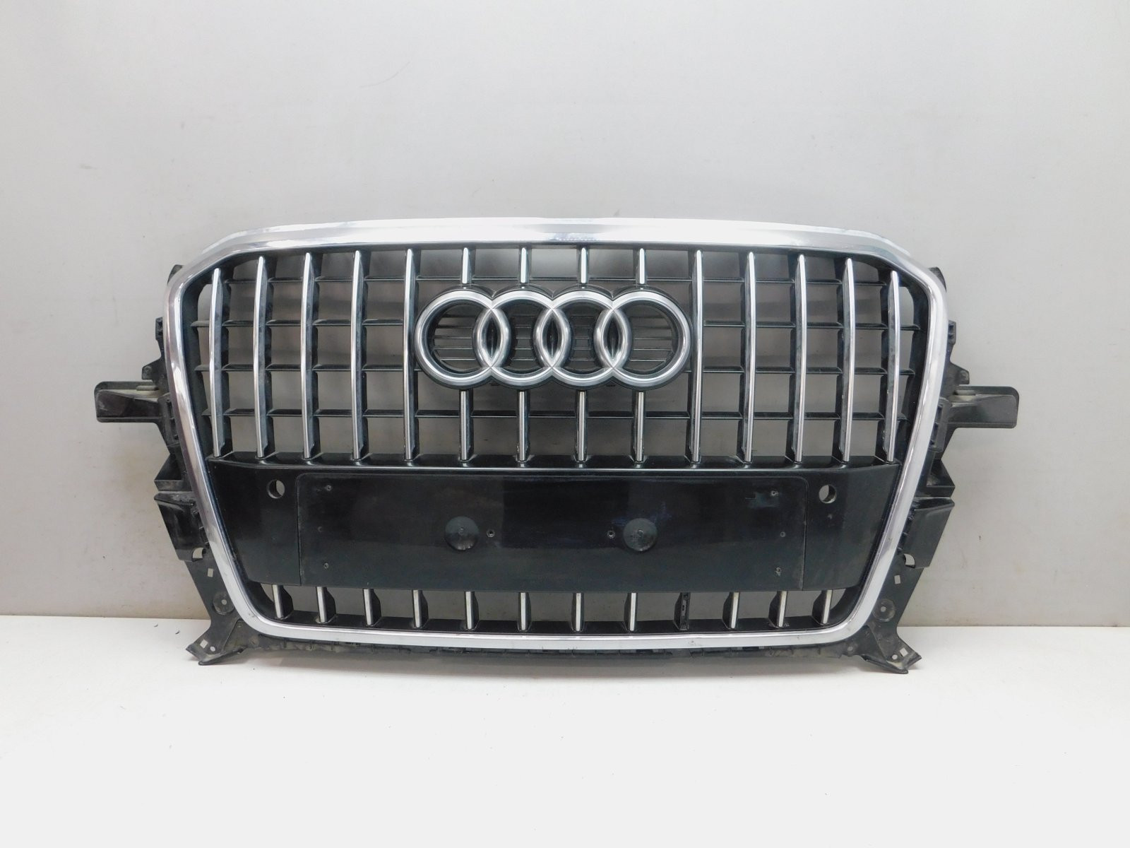 Решетка радиатора Audi Q5 2008-2017