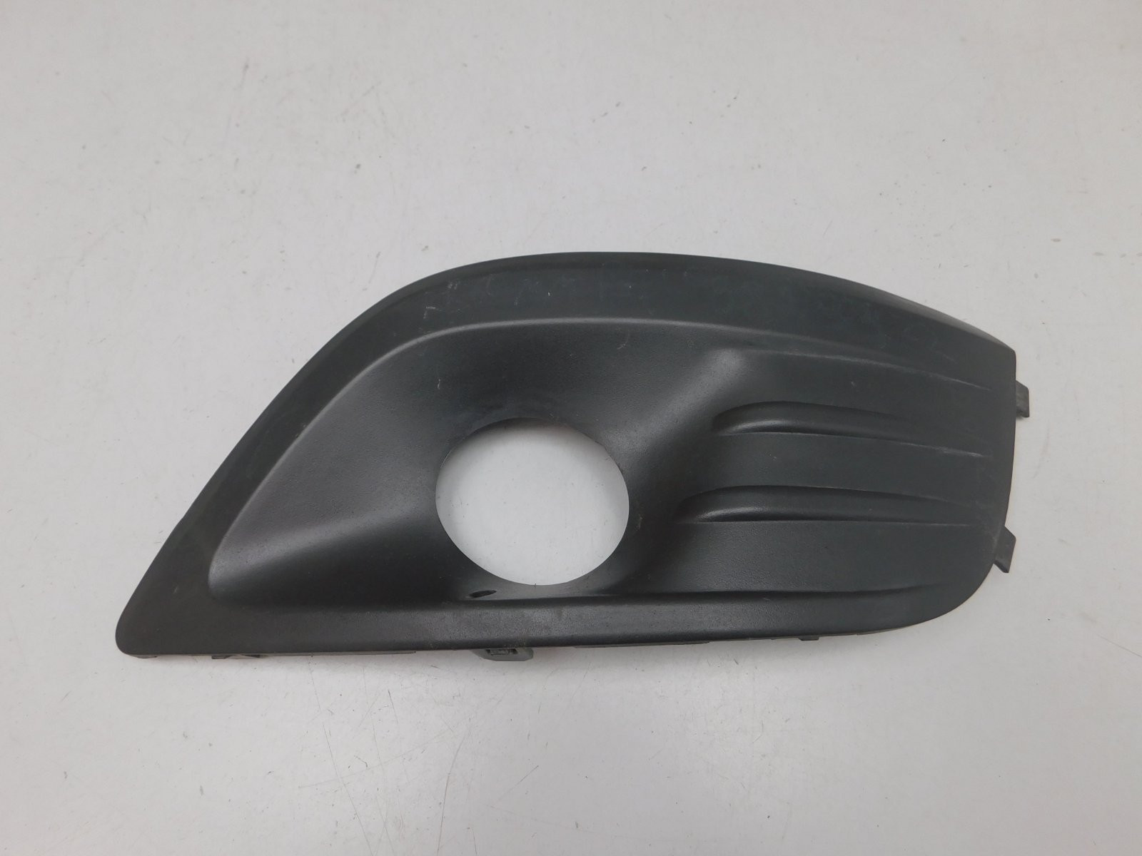 Решетка в бампер левая VAZ Lada Largus 2011>