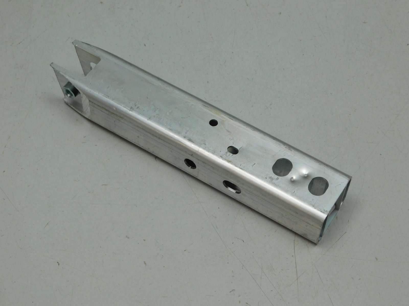 Кронштейн усилителя переднего ба BMW 3-серия G20 2018>